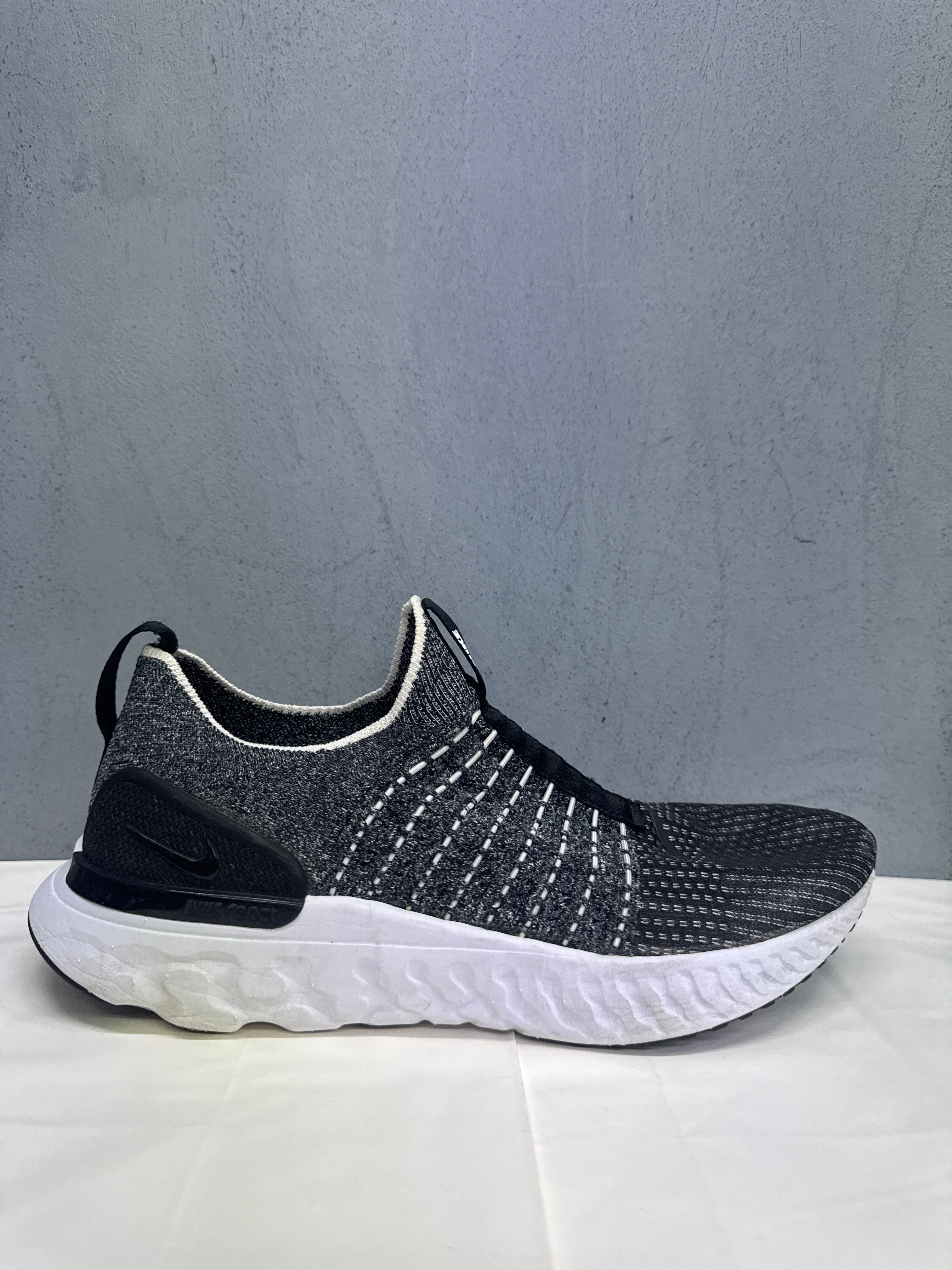 Used React Phantom Run Flyknit 2 Black White Blend