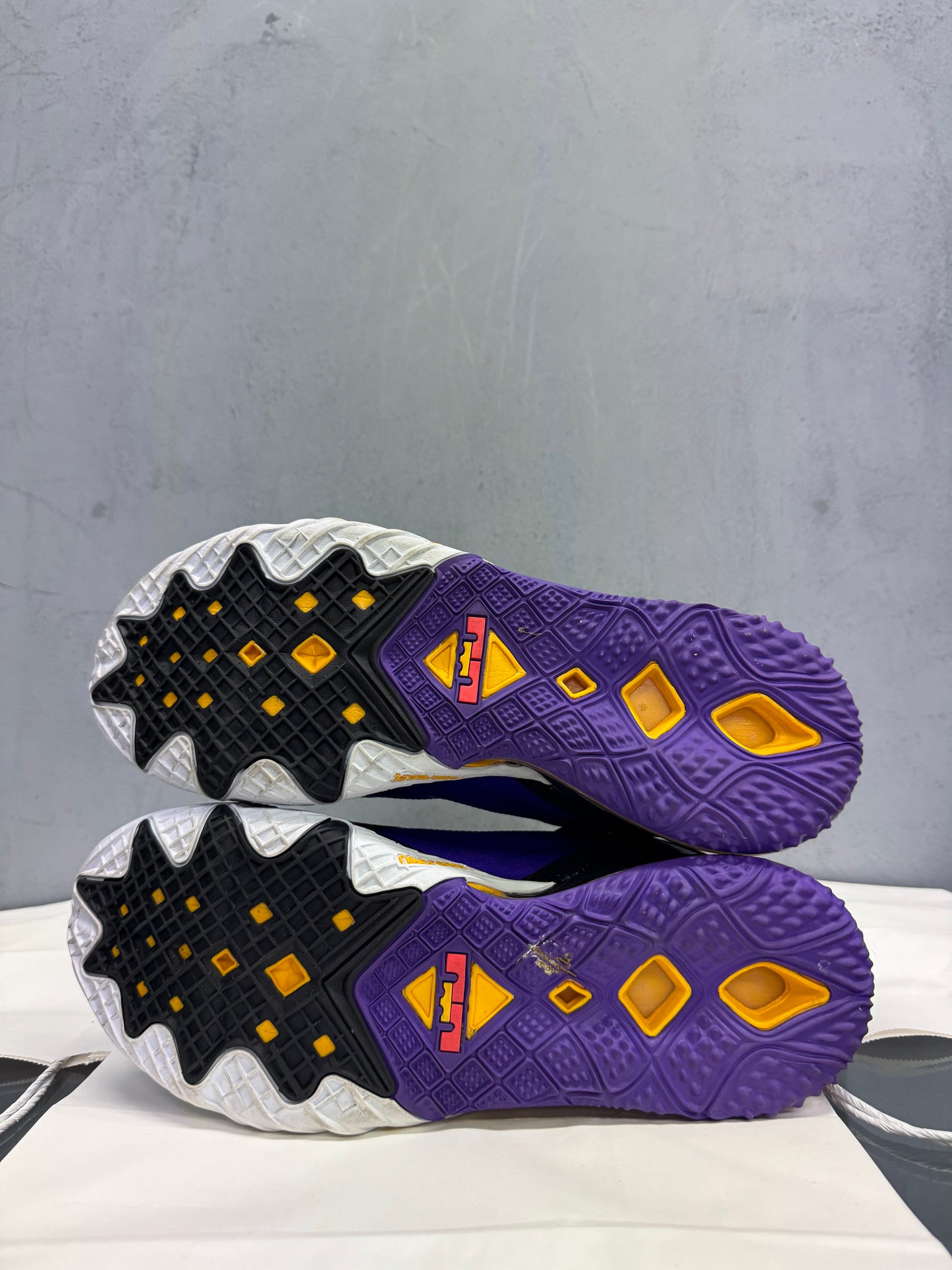 Used Lebron XVIII Low US Men's 11.5 - Women's 13