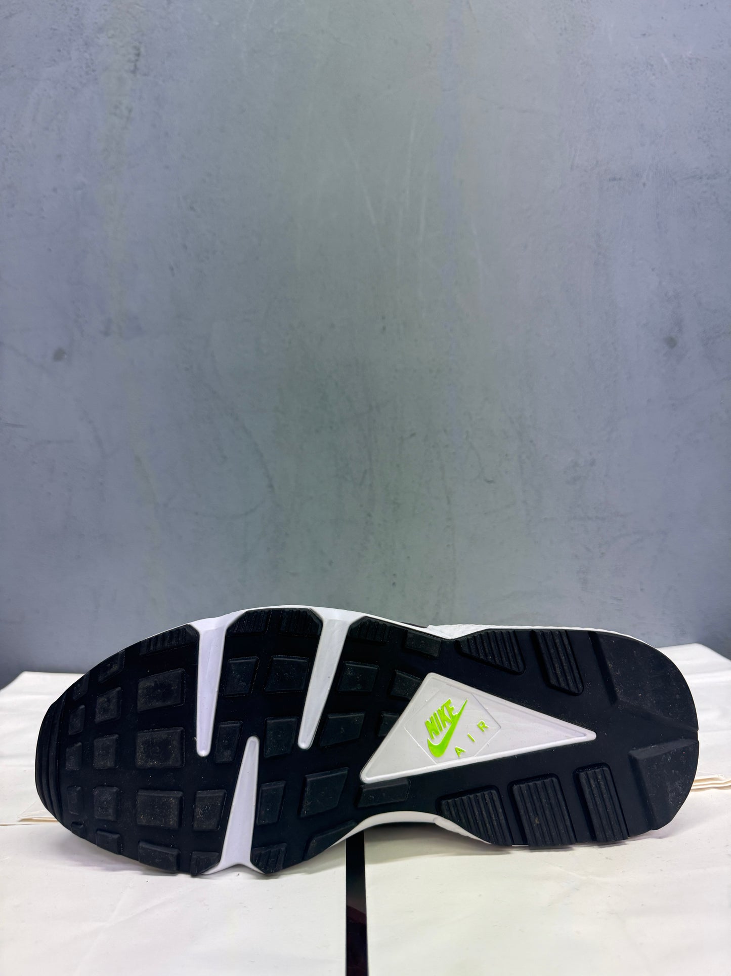 Used Air Huarache Scream Green 2021 US Men's 10 - Women's 11.5