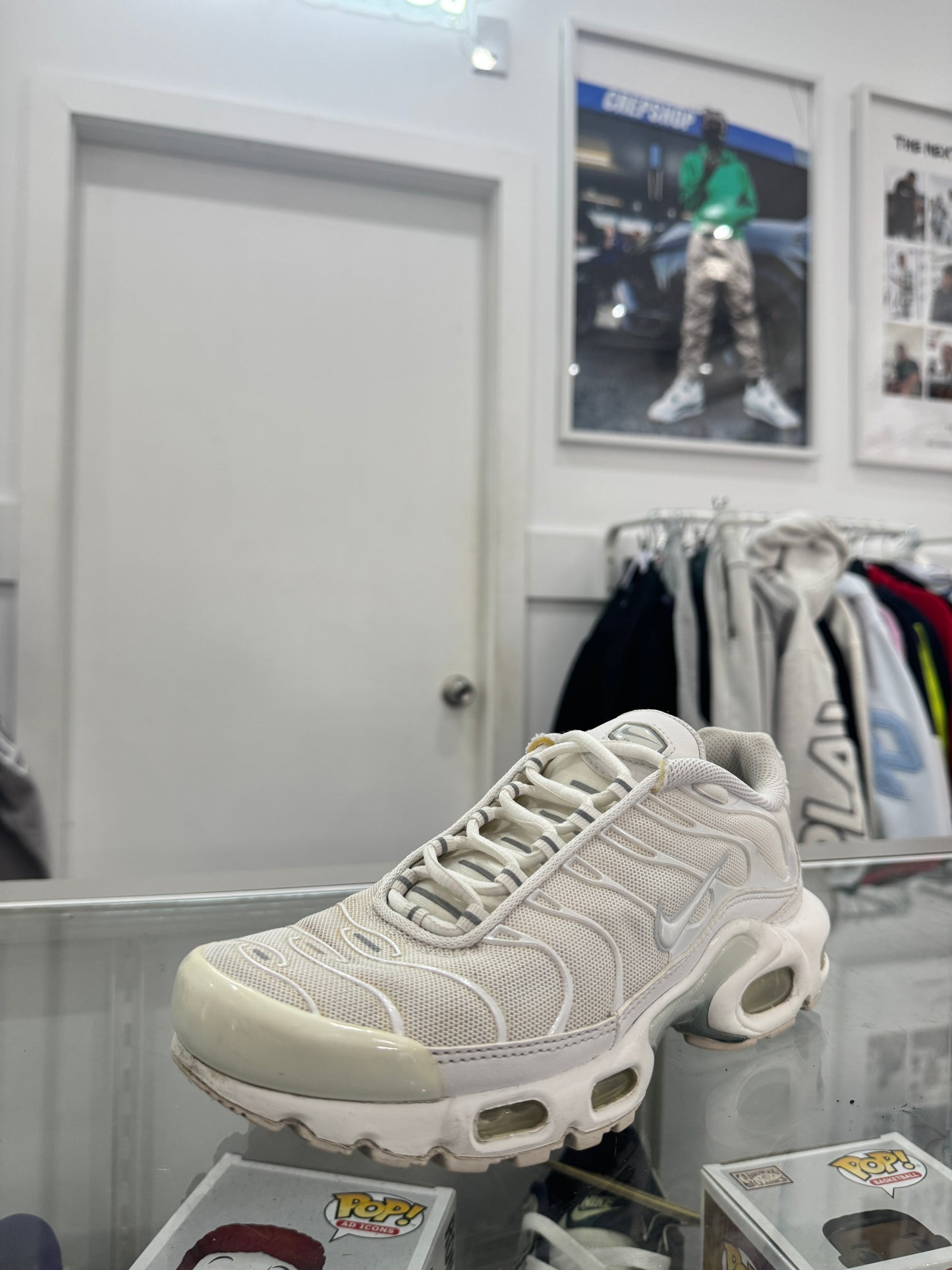 Used TN Triple White US Women's 7 - Men's 5.5