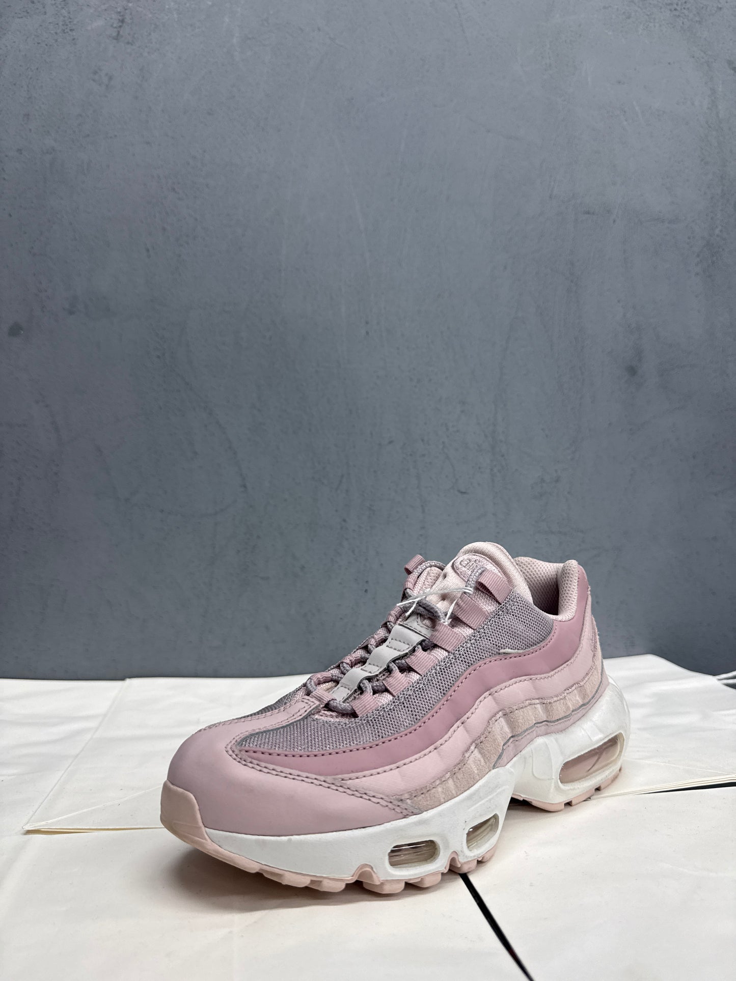 Used Air Max 95 Barely Rose Plum Chalk US Women's 7 - Men's 5.5