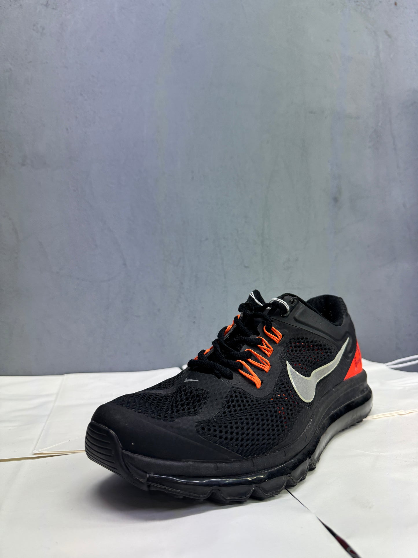 Used Air Max 2013 Black Orange US Men's 11 - Women's 12.5