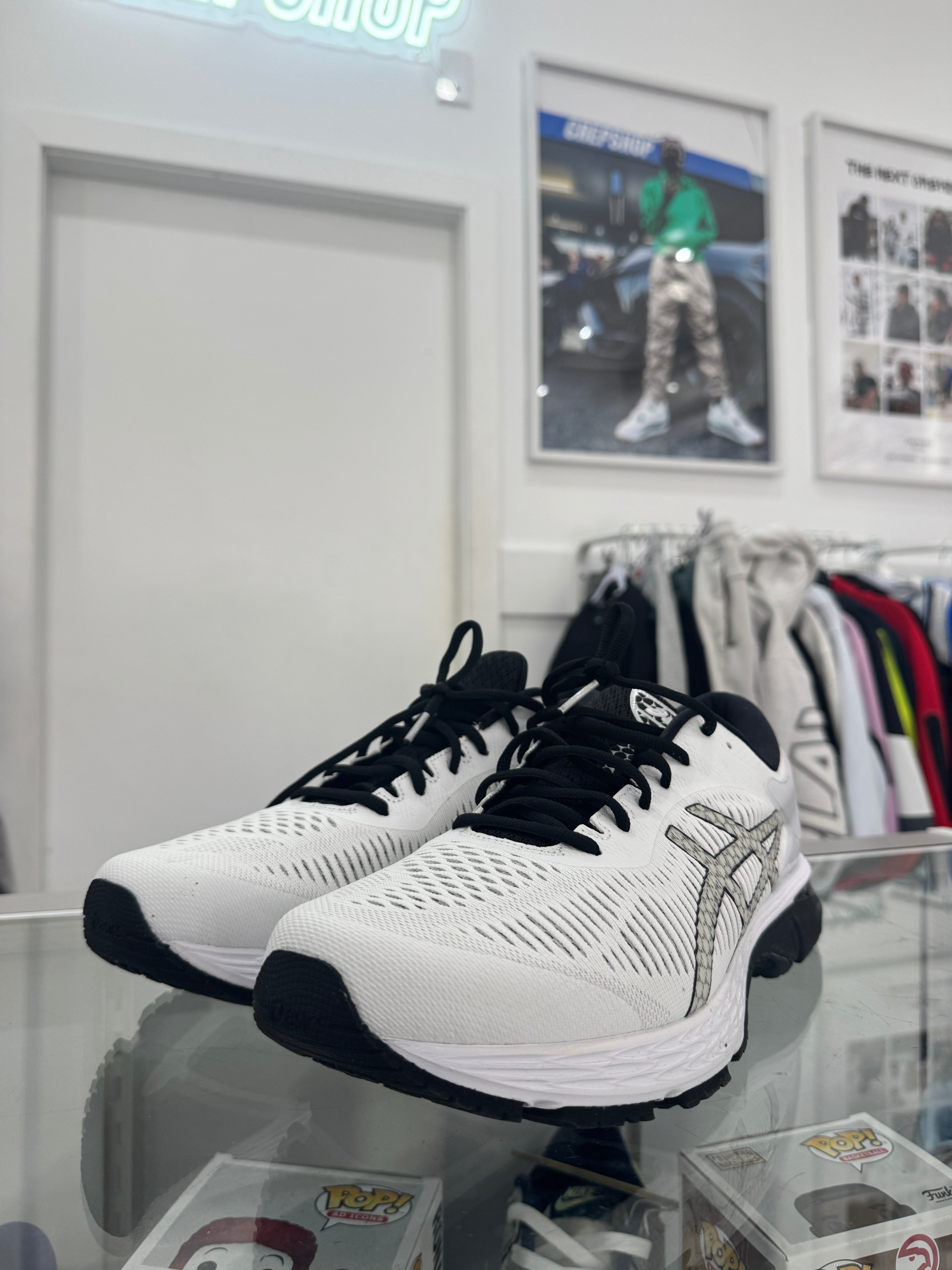 Used ASICS Kayano 25 White Black
