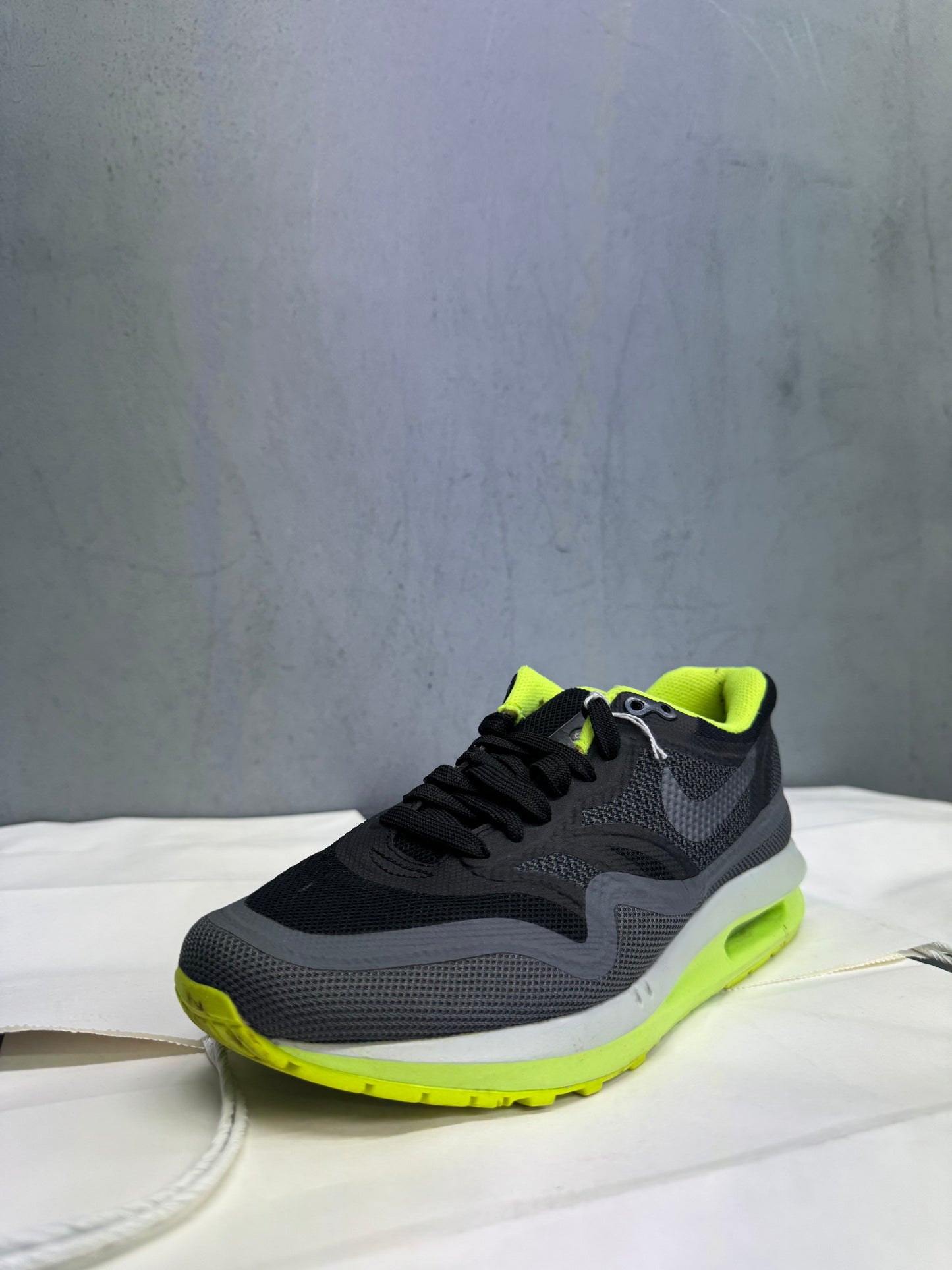 Used Air Max 1 Black Volt Green US Women's 7 - Men's 5.5