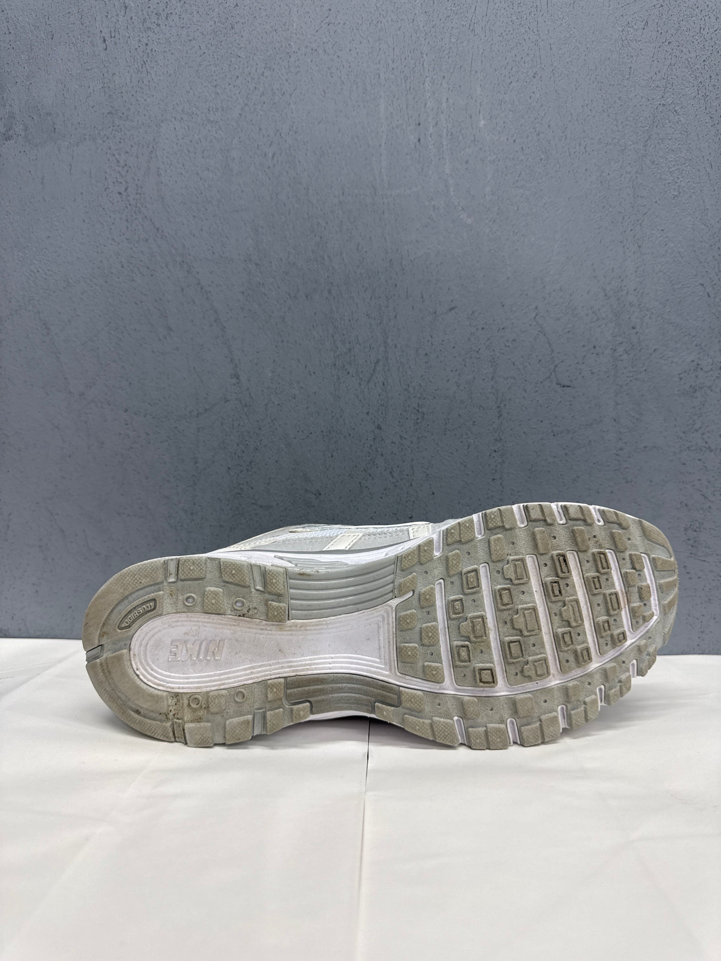 Used P-6000 Triple White Women's US Women's 8 - Men's 6.5