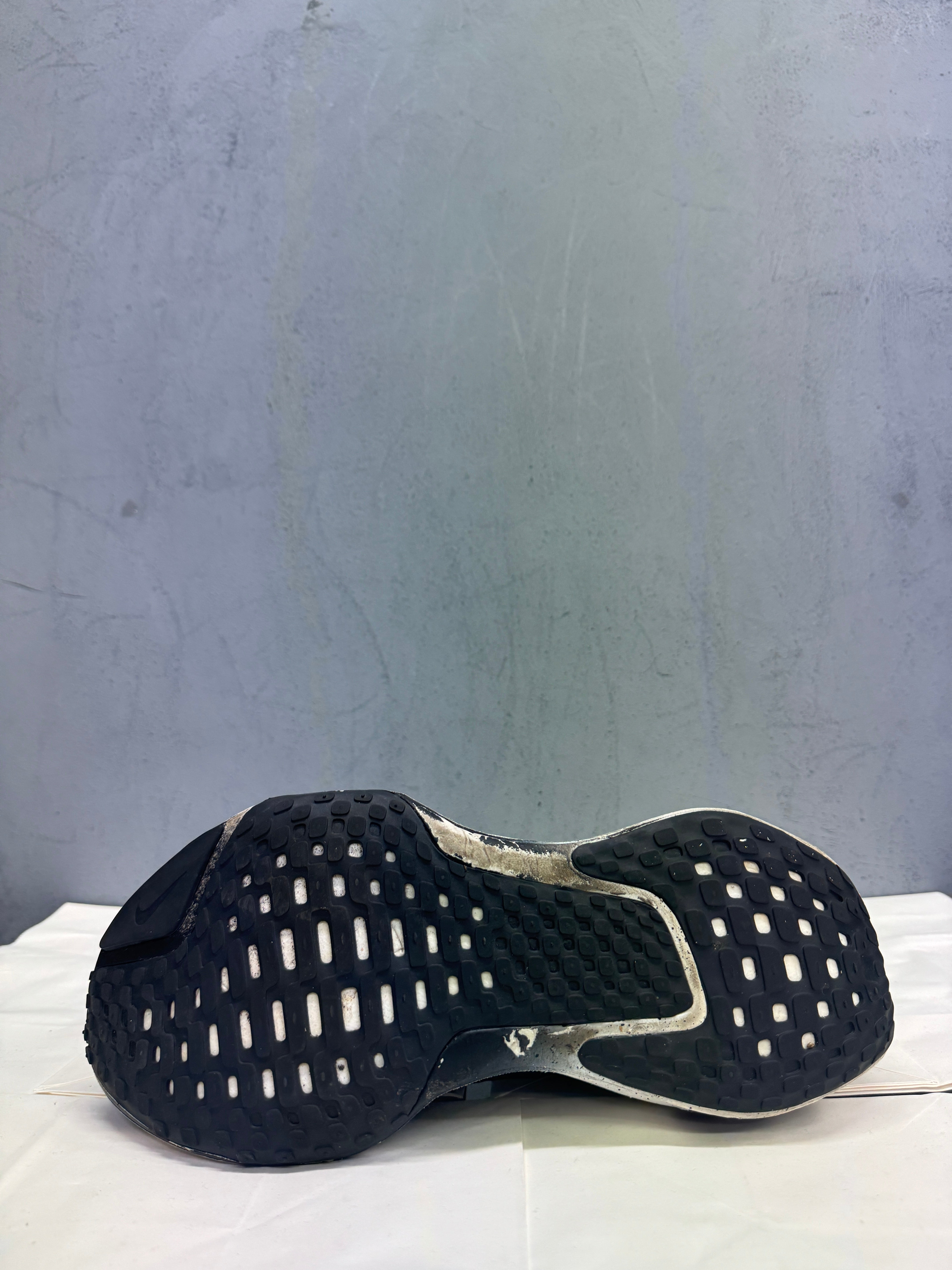 Used Invincible 3 Black White