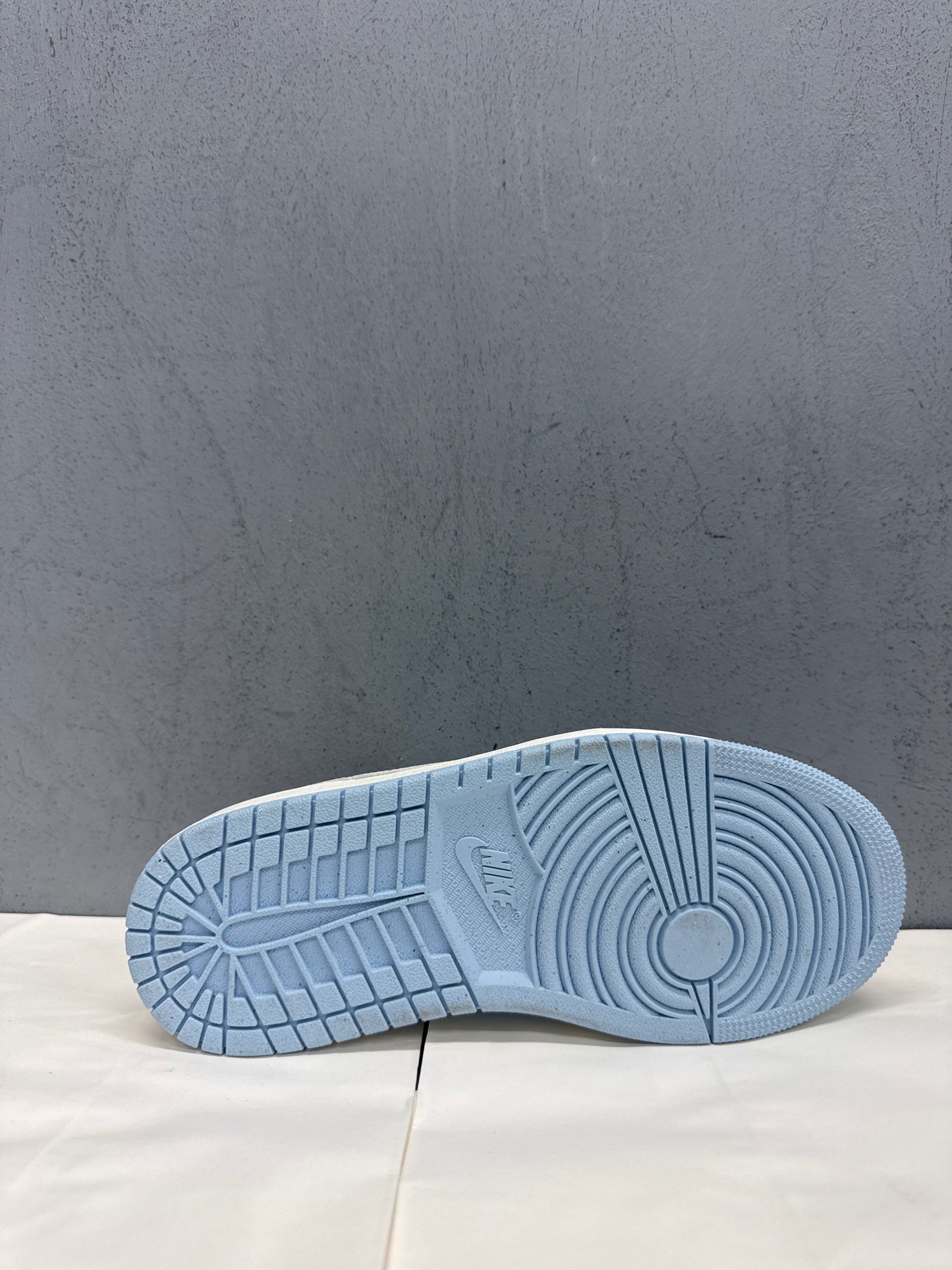 Used Jordan 1 Low Reverse Ice Blue Women's US Women's 6 - Men's 4.5