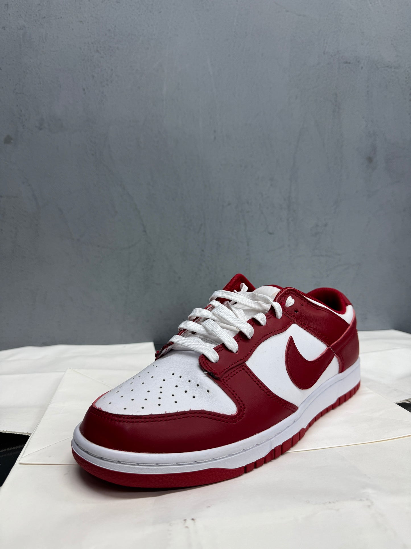 Used Dunk Team Red US Men's 10 - Women's 11.5