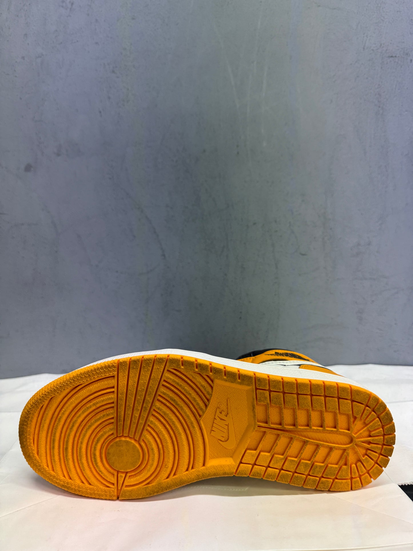 Used Jordan 1 Retro High OG Taxi 7US Men's 7 - Women's 8.5