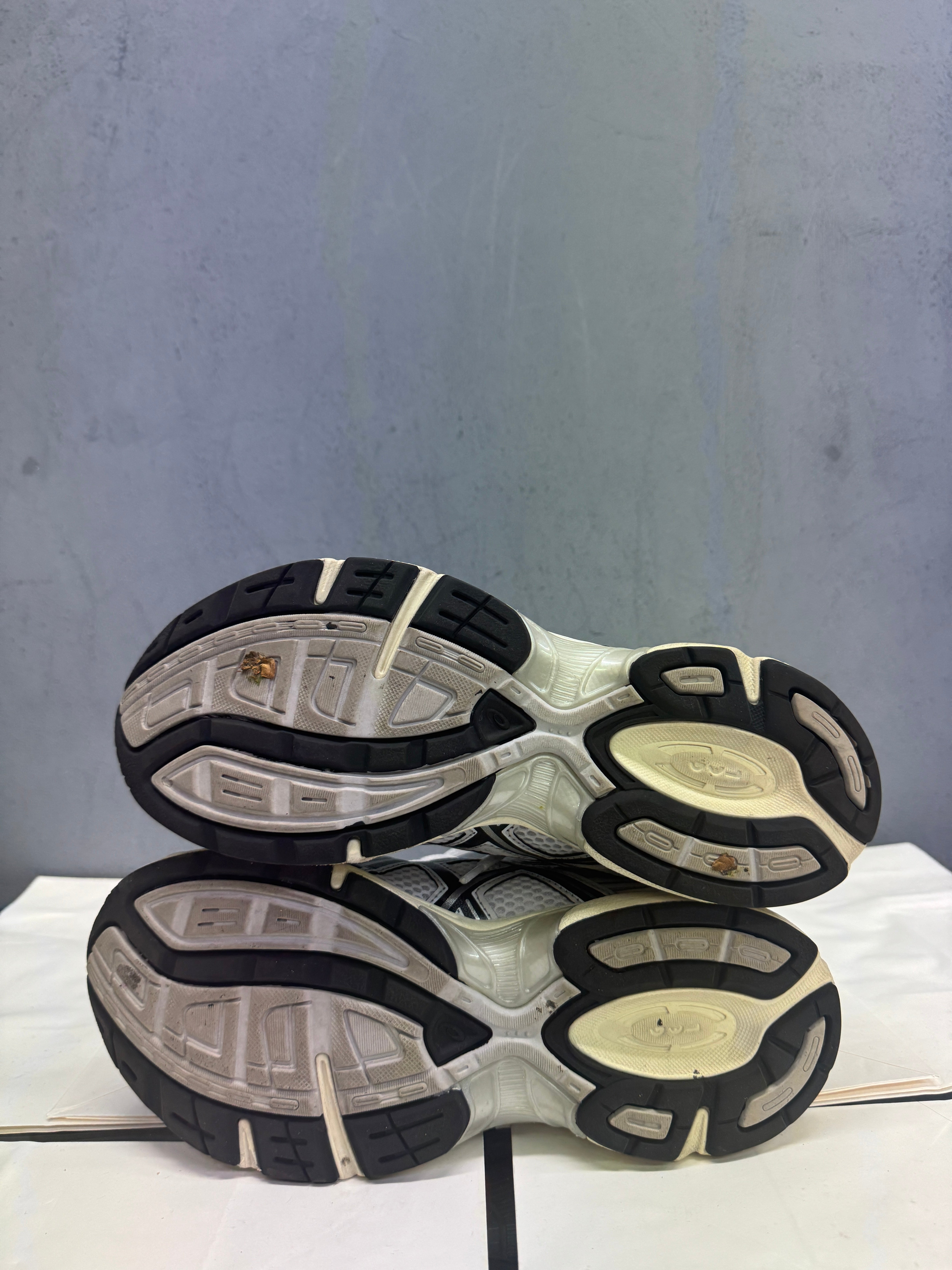 Used GEL-1130 White Cloud Grey