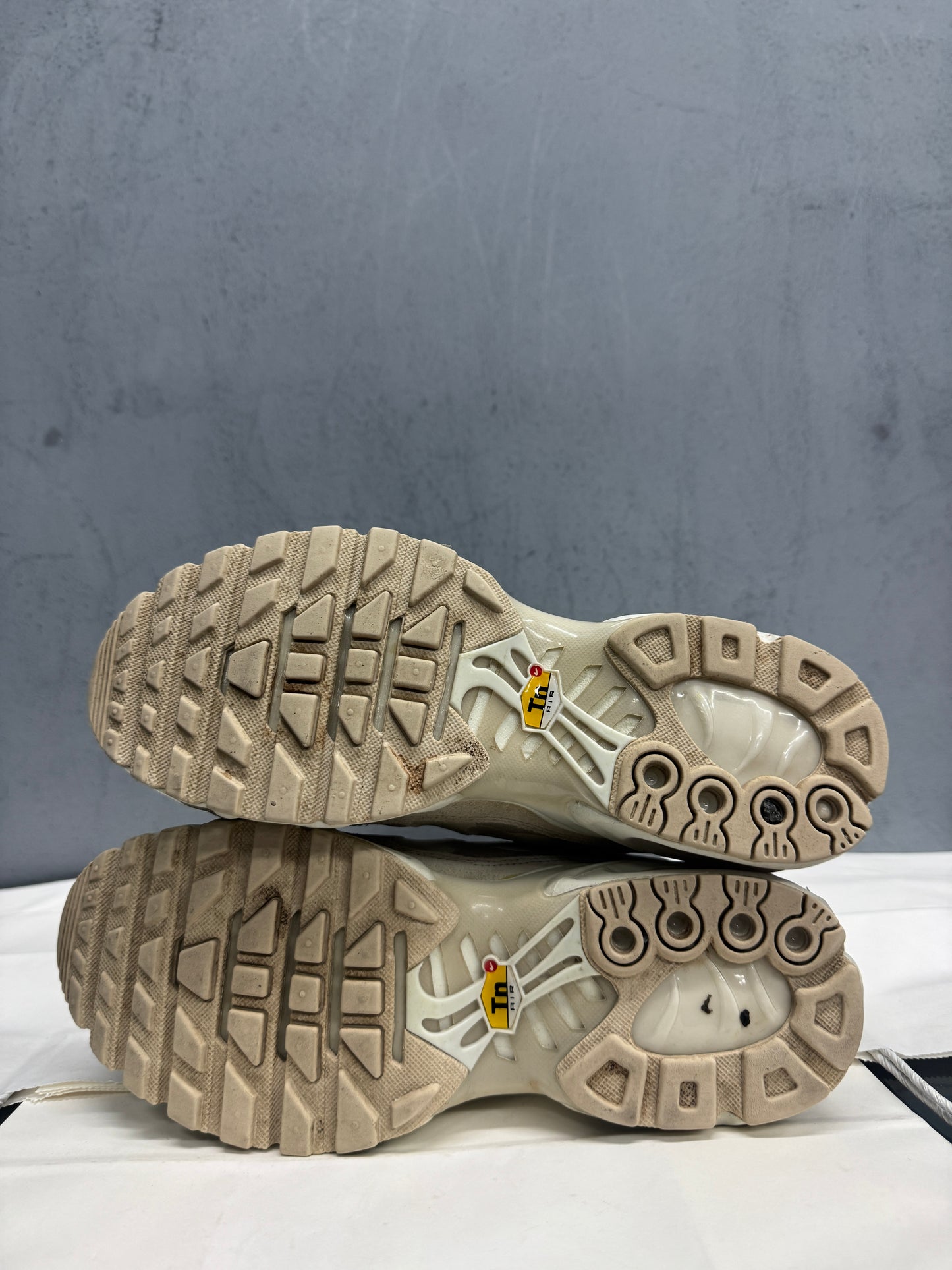 Used TN Light Orewood Brown Women's US Women's 8 - Men's 6.5