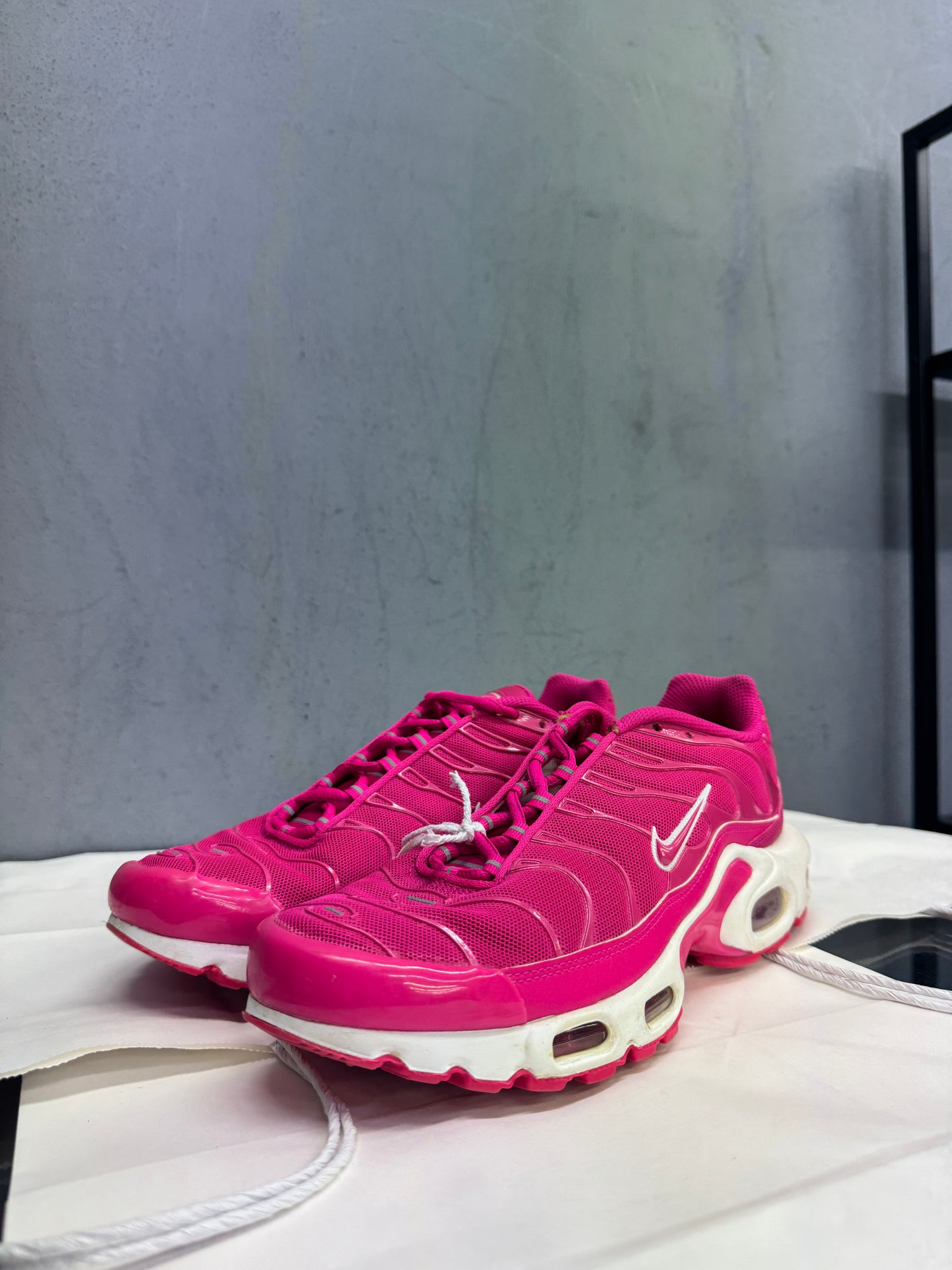 Used TN Hot Pink White Womens Multiple Sizes