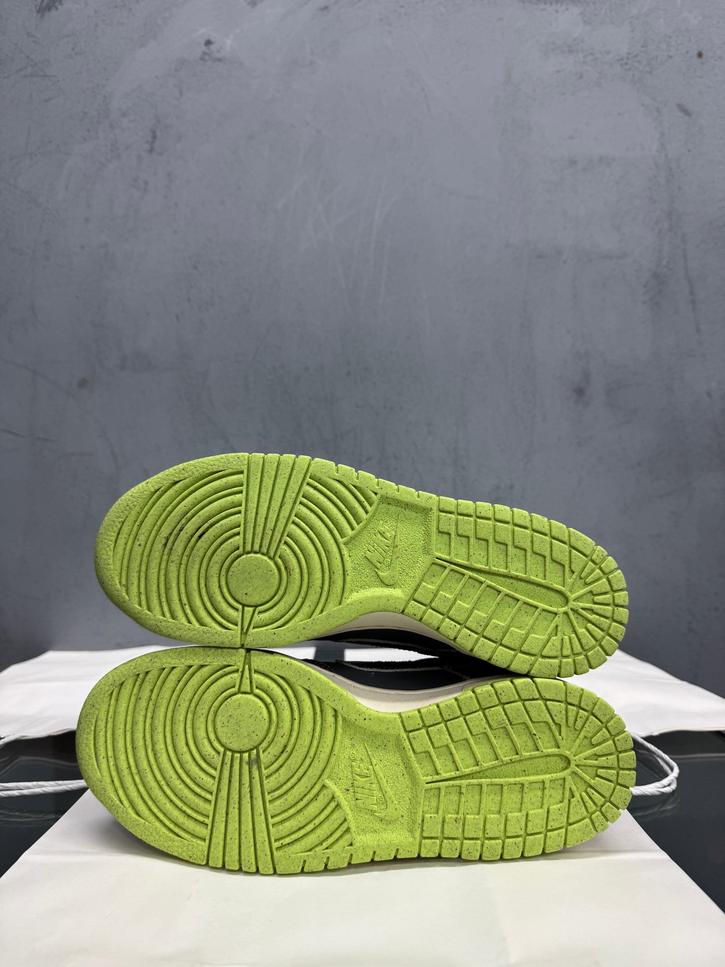 Used Dunk Low SE GS Halloween Cauldron US 7Y - Women's 8.5