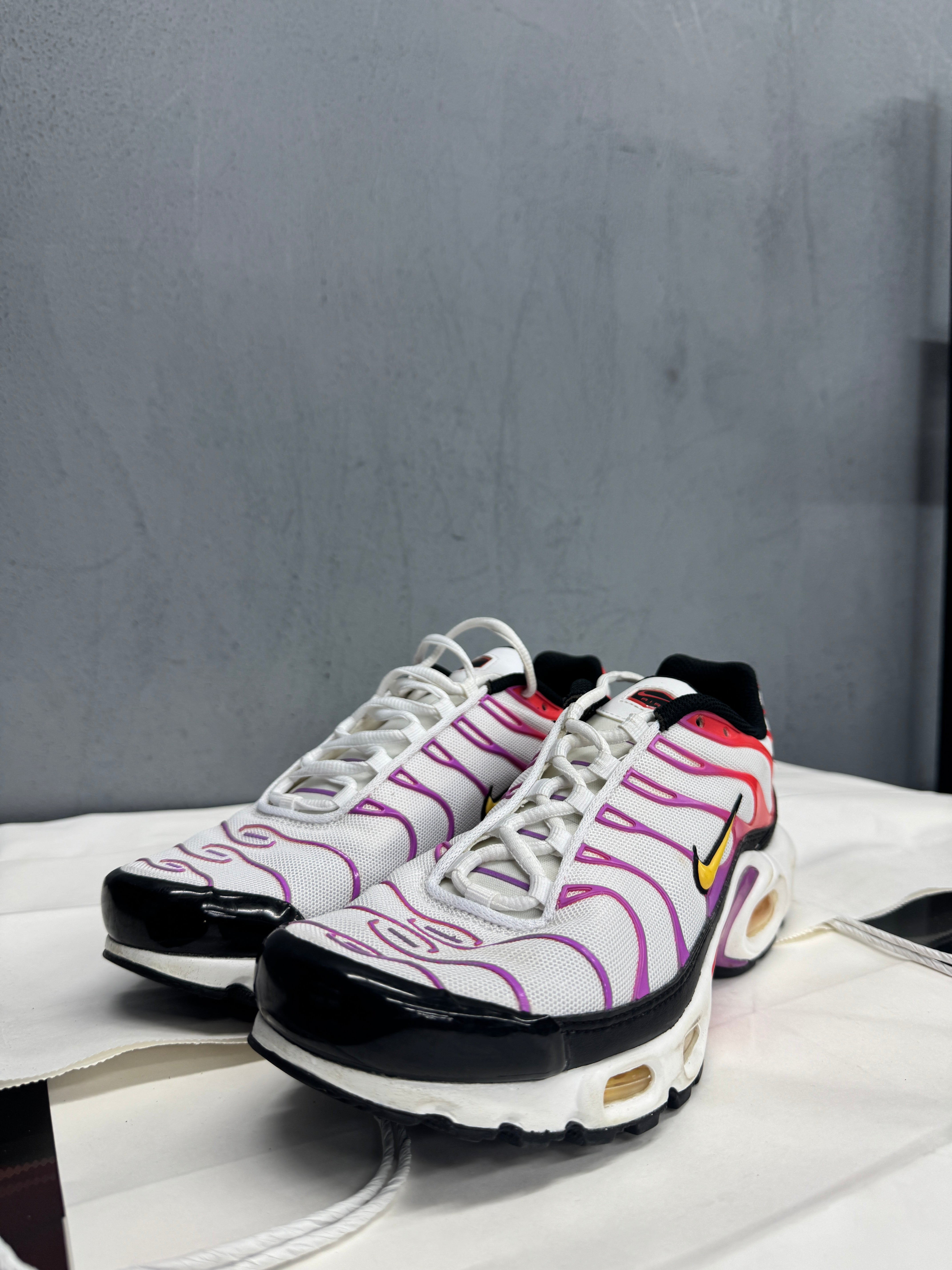 Used Nike Air Max Plus TN 'Fuchsia Picante Gradient'