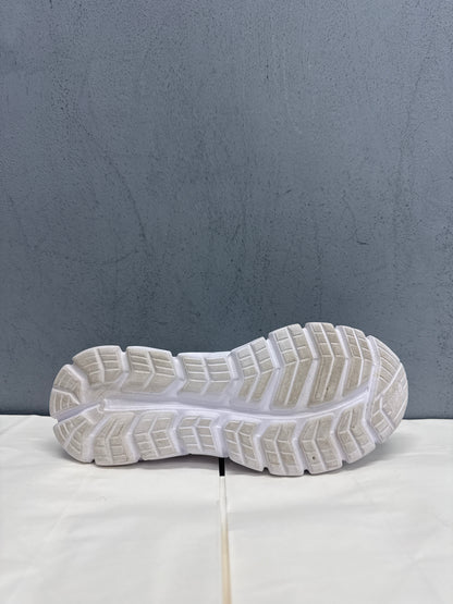 Used Quantum Lyte Slip-On White White Women's US Women's 7.5 - Men's 6