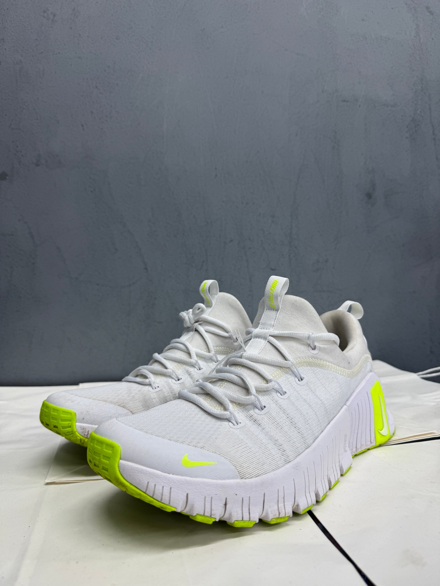 Used Free Metcon 6 White Volt US Men's 10.5 - Women's 12