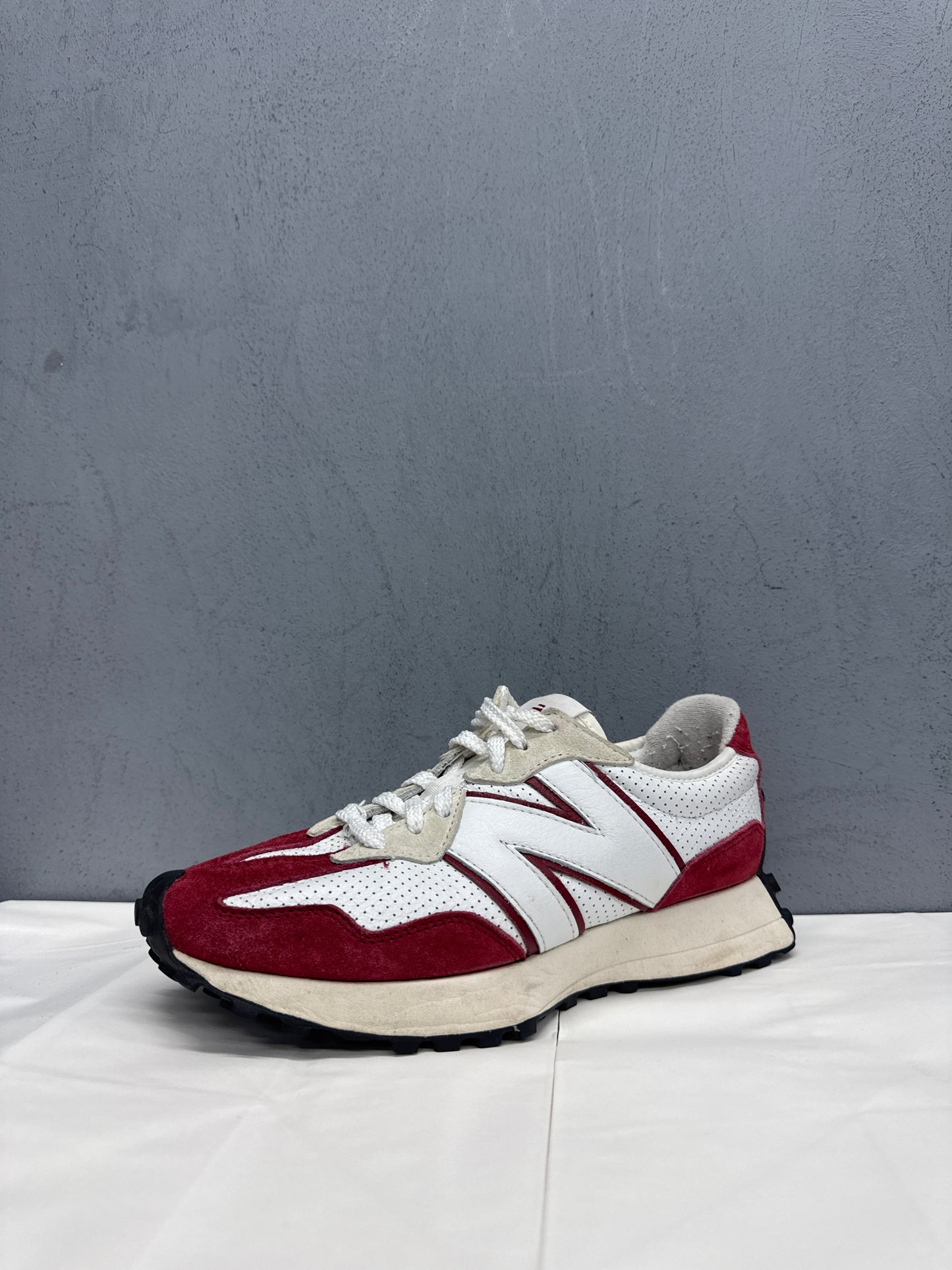 Used 327 Primary Pack Red US Men's 8 - Women's 9.5