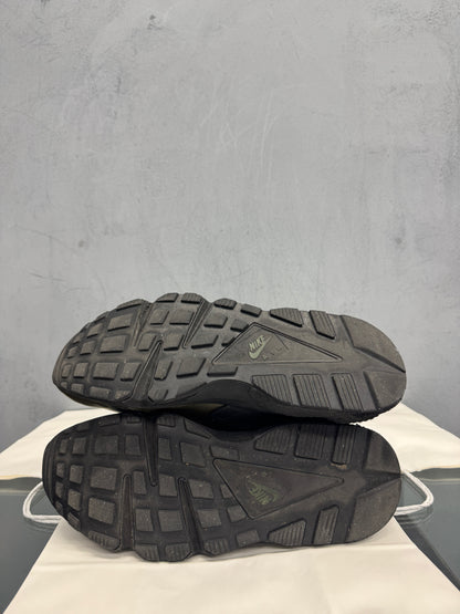 Used Air Hurachie Khaki Black US Men's 12 - Women's 13.5