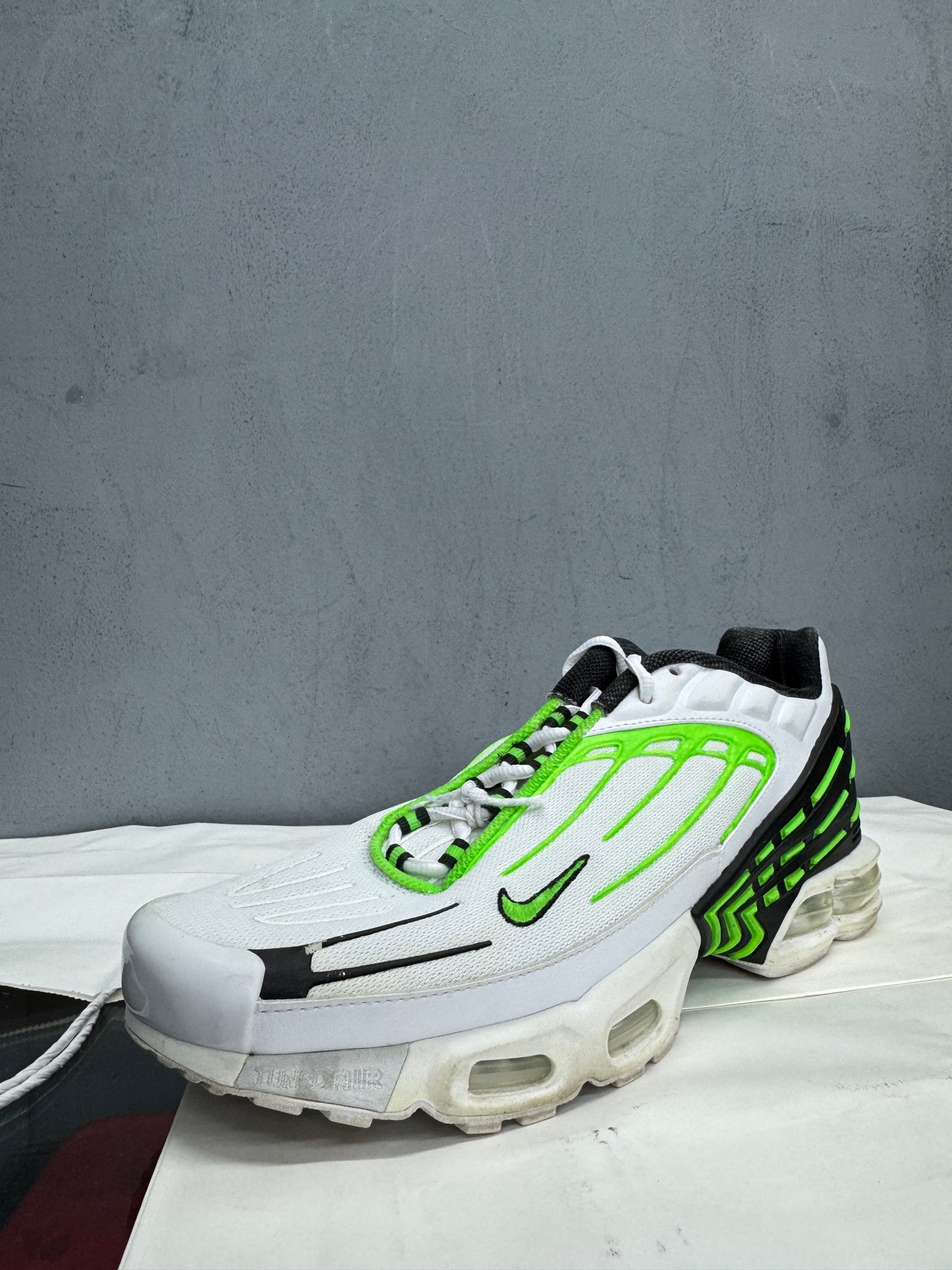 Used TN 3 Triple White Custom Green Black