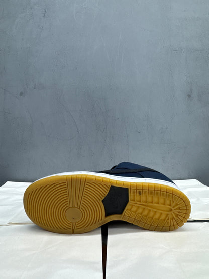 Used SB Dunk Low Navy Black Gum US Men's 7 - Women's 8.5