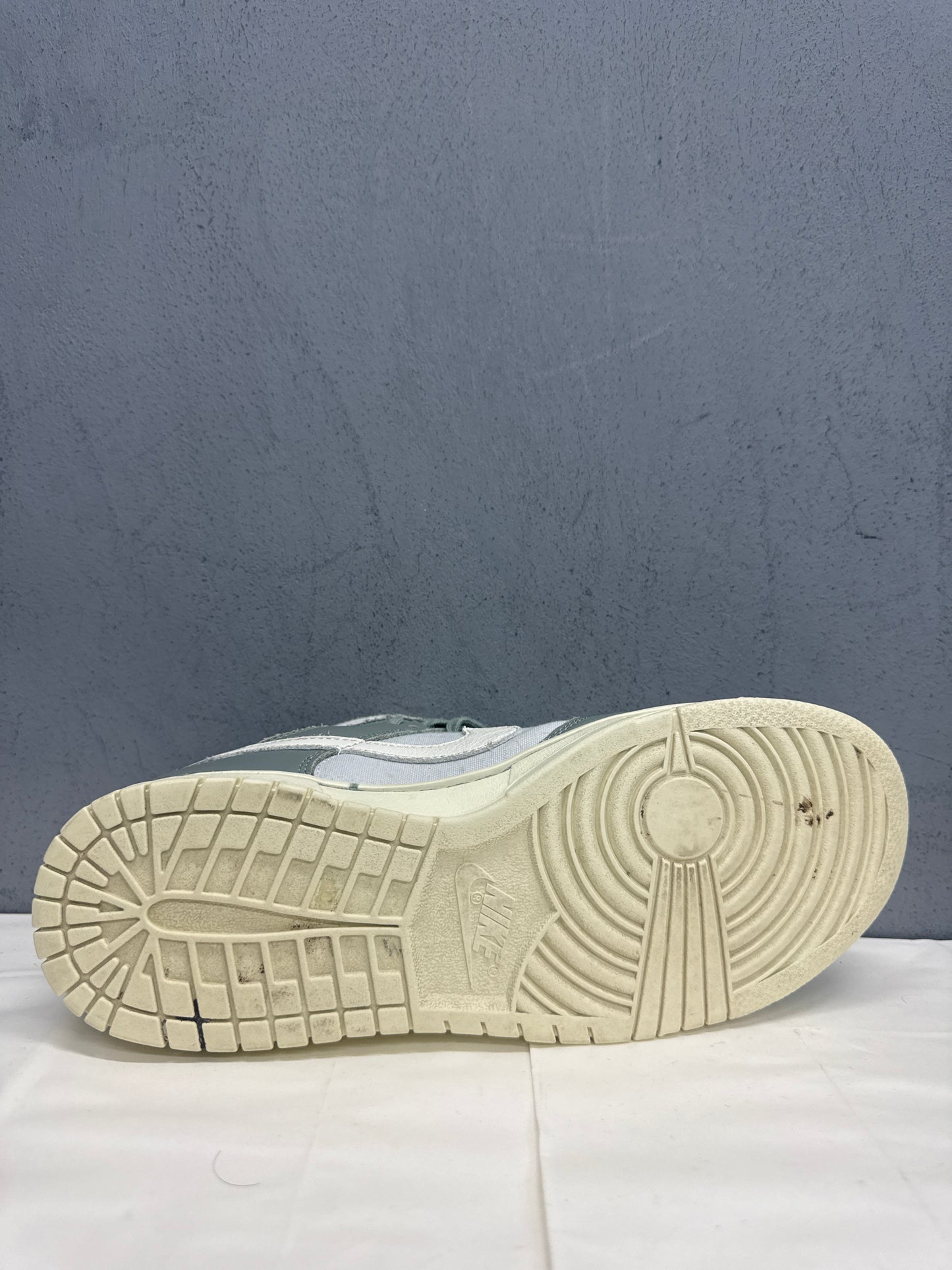 Used Dunk Low Mica Green US Men's 8.5 - Women's 10