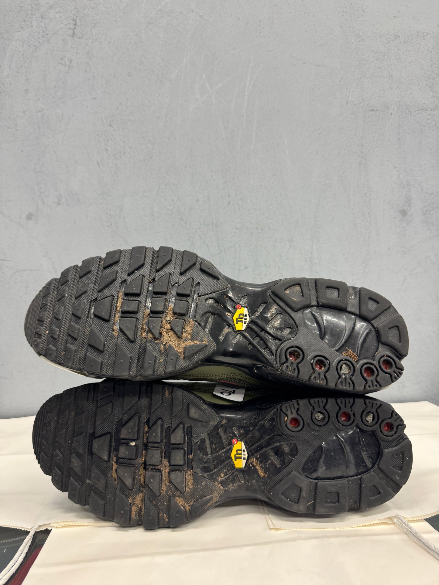 Used TN Olive 3Ms US Men's 13 - Women's 14.5