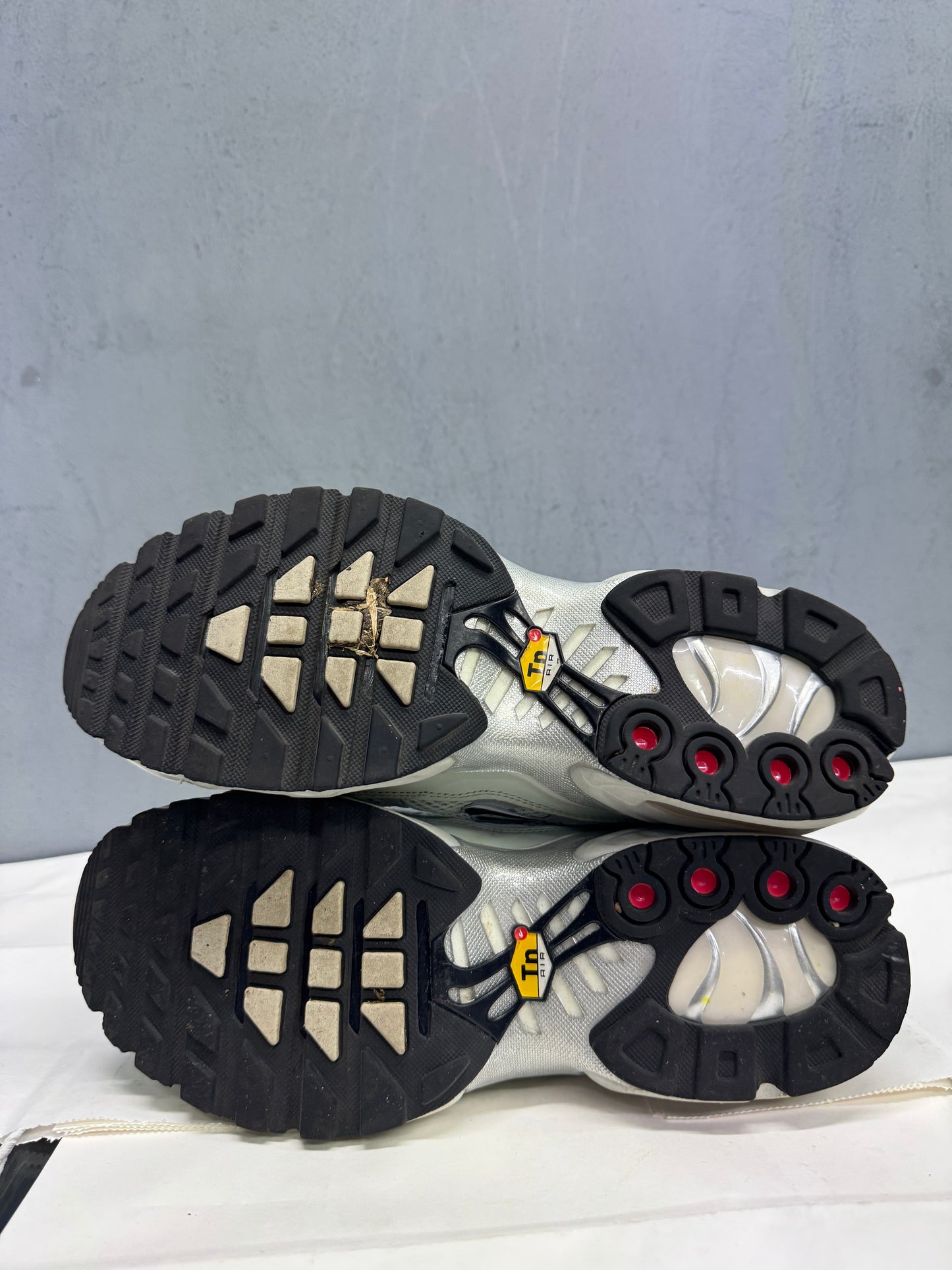 Used TN Light Silver  Black Chrome Women's US Women's 9.5 - Men's 8