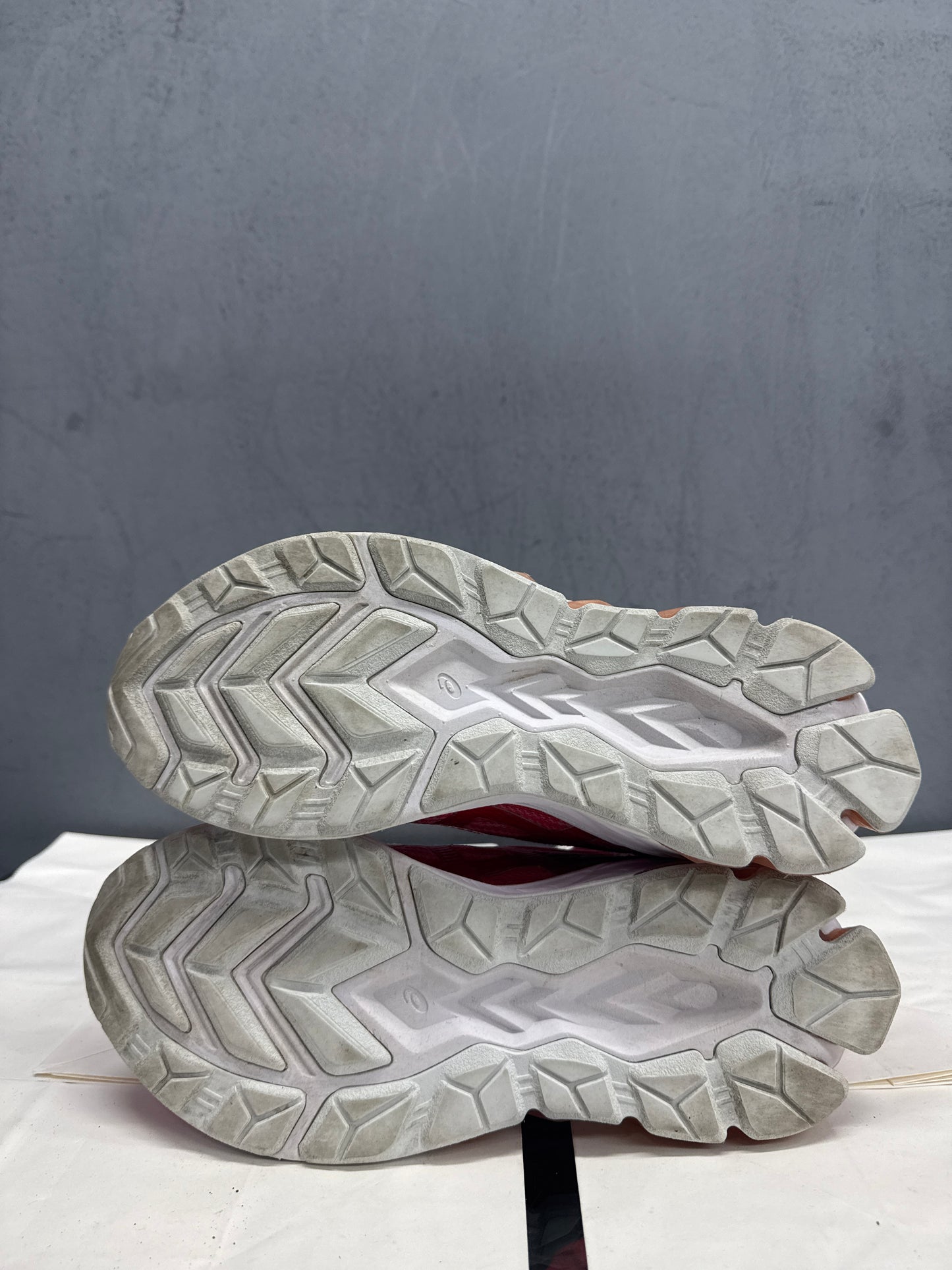 Used GEL-Quantum 180 Hot Pink Women's US Women's 8.5 - Men's 7