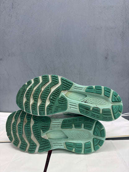 Used GEL-Kayano 28 White Oasis Green Women's US Women's 11 - Men's 9.5