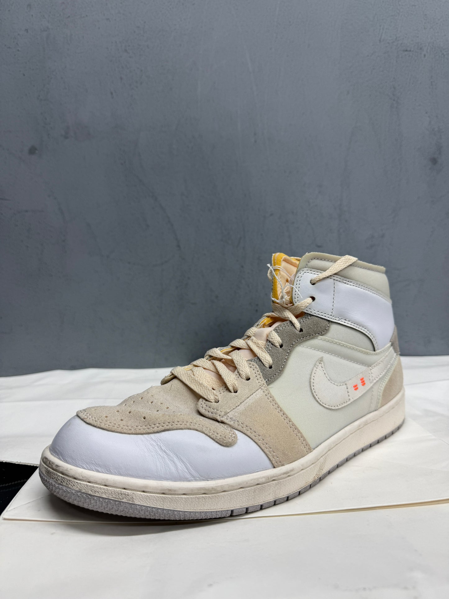 Used Air Jordan 1 Mid SE Inside Out US Men's 12 - Women's 13.5