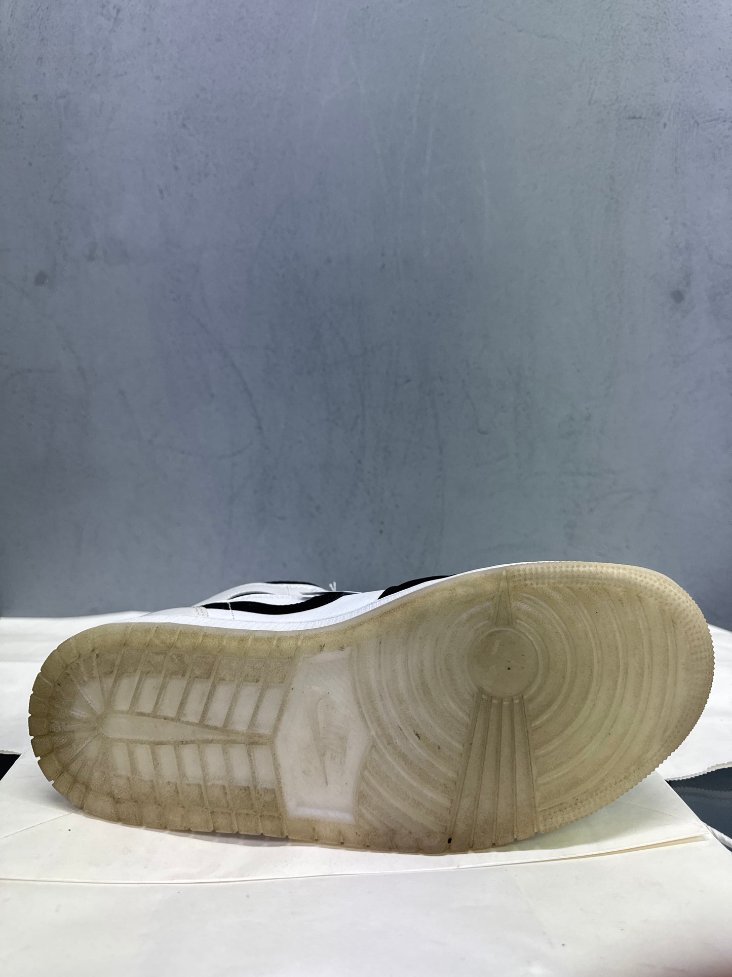 Used Jordan 1 Mid SE Diamond US Men's 9 - Women's 10.5