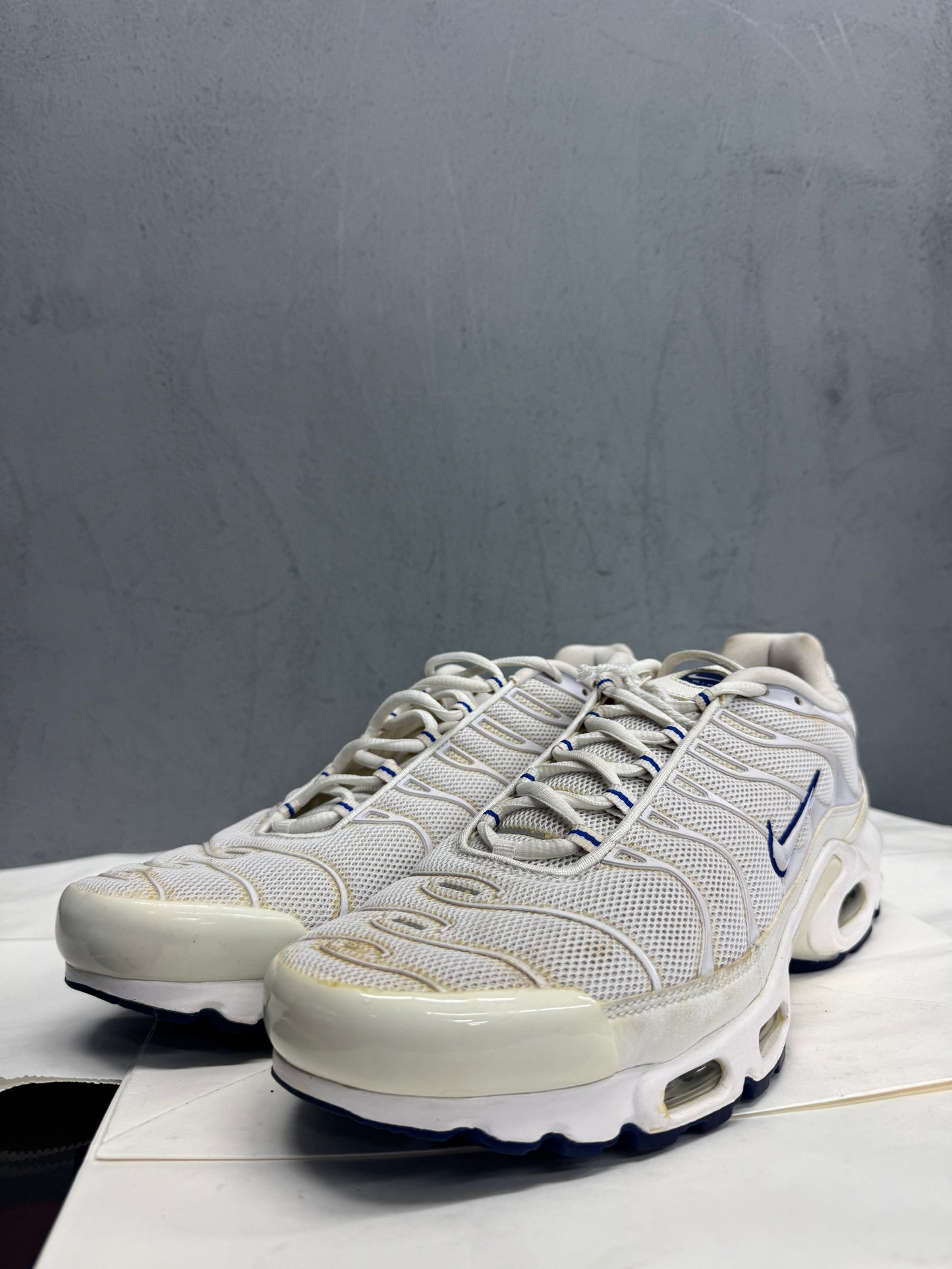 Used TN White Blue US Men's 10.5 - Women's 12