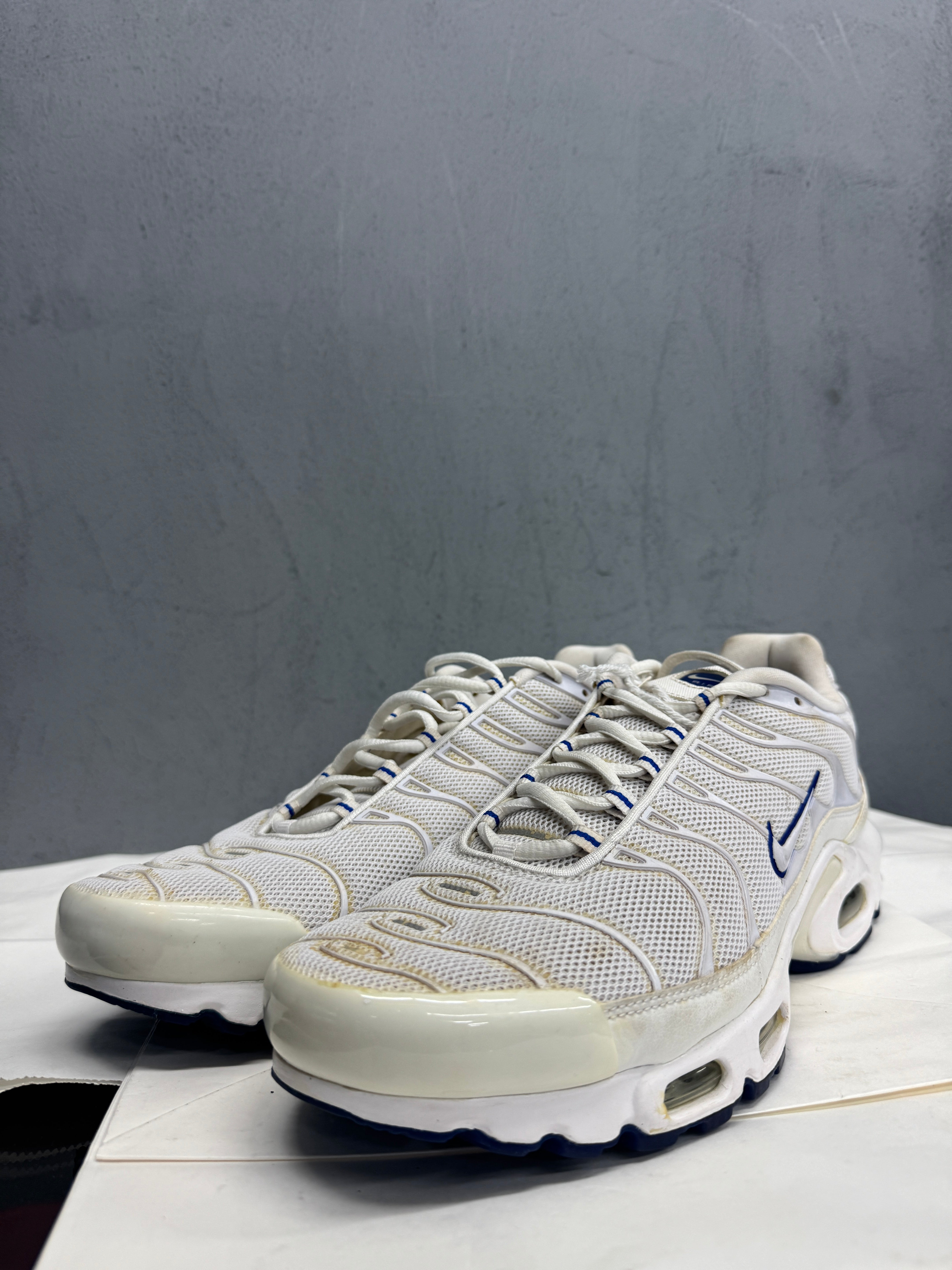 Used TN White Blue