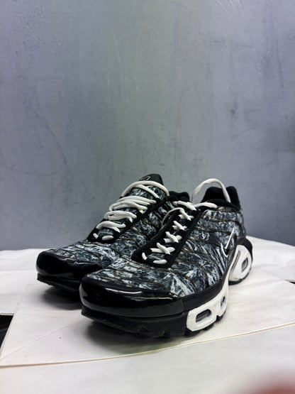 Used TN Dark Smoke Grey Mens US Men's 8 - Women's 9.5