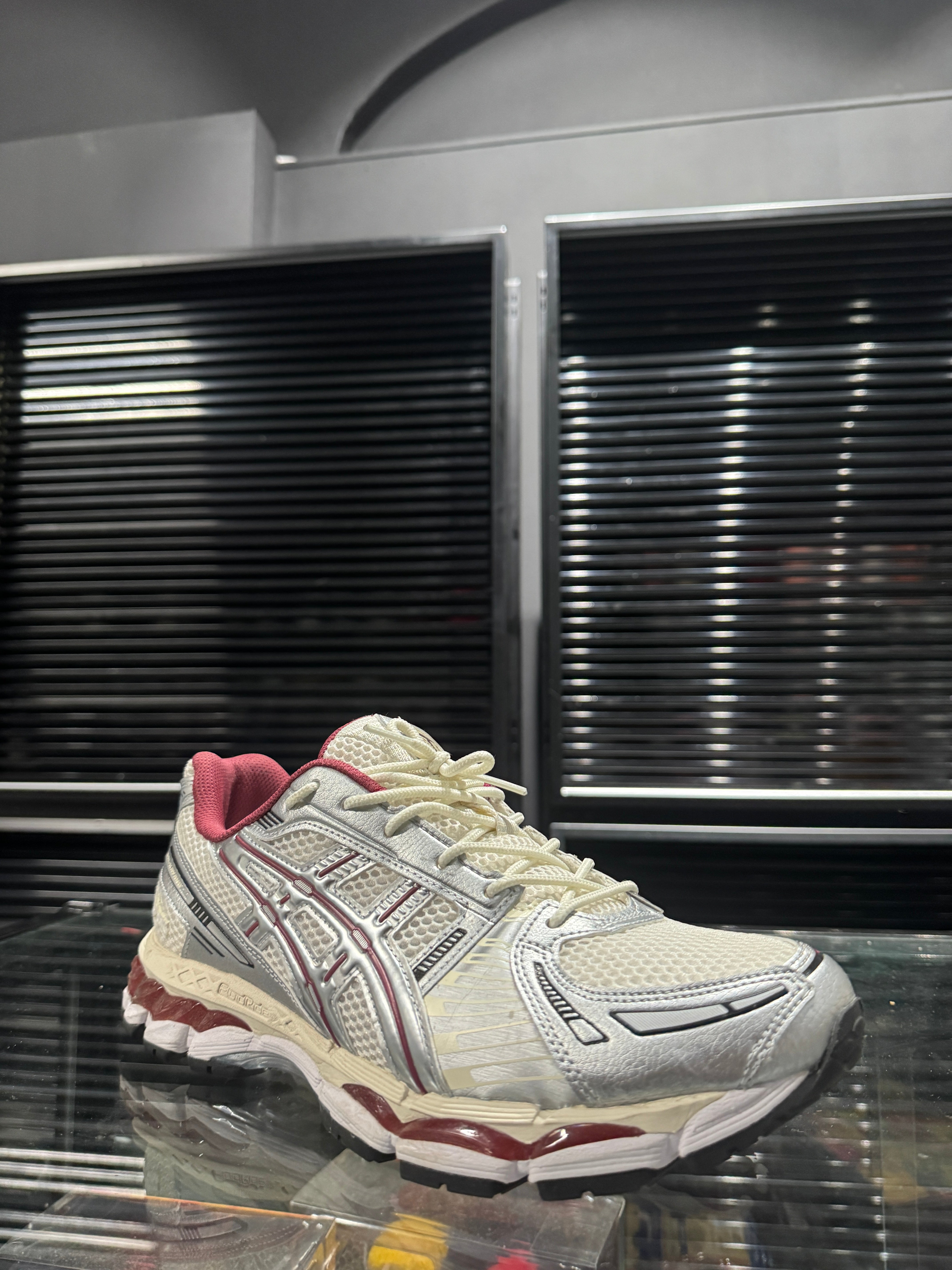 Used ASICS GEL-Kayano 12.1 Cream Burgundy