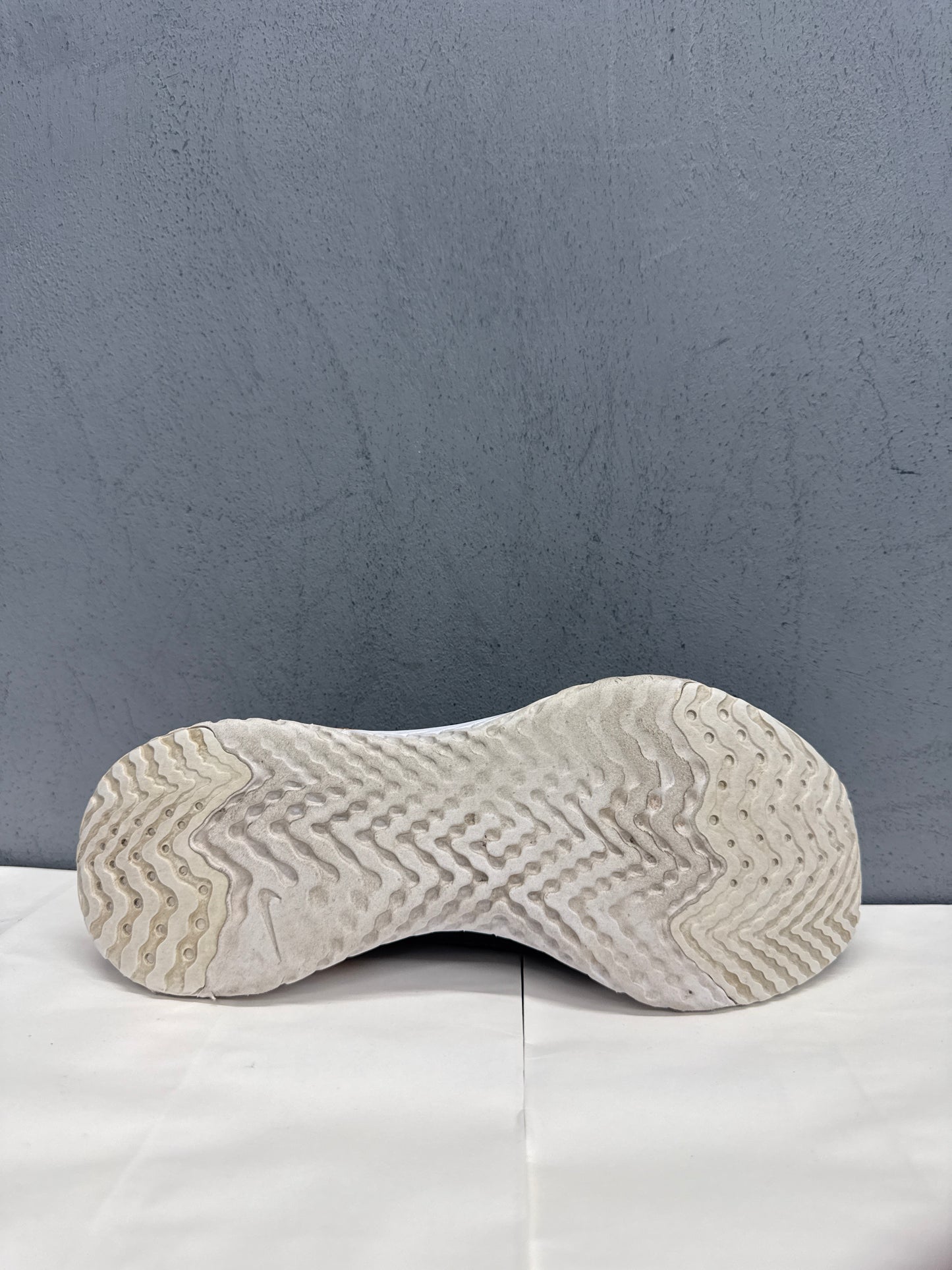 Used Phantom 1 Black Red Gold US Women's 7 - Men's 5.5