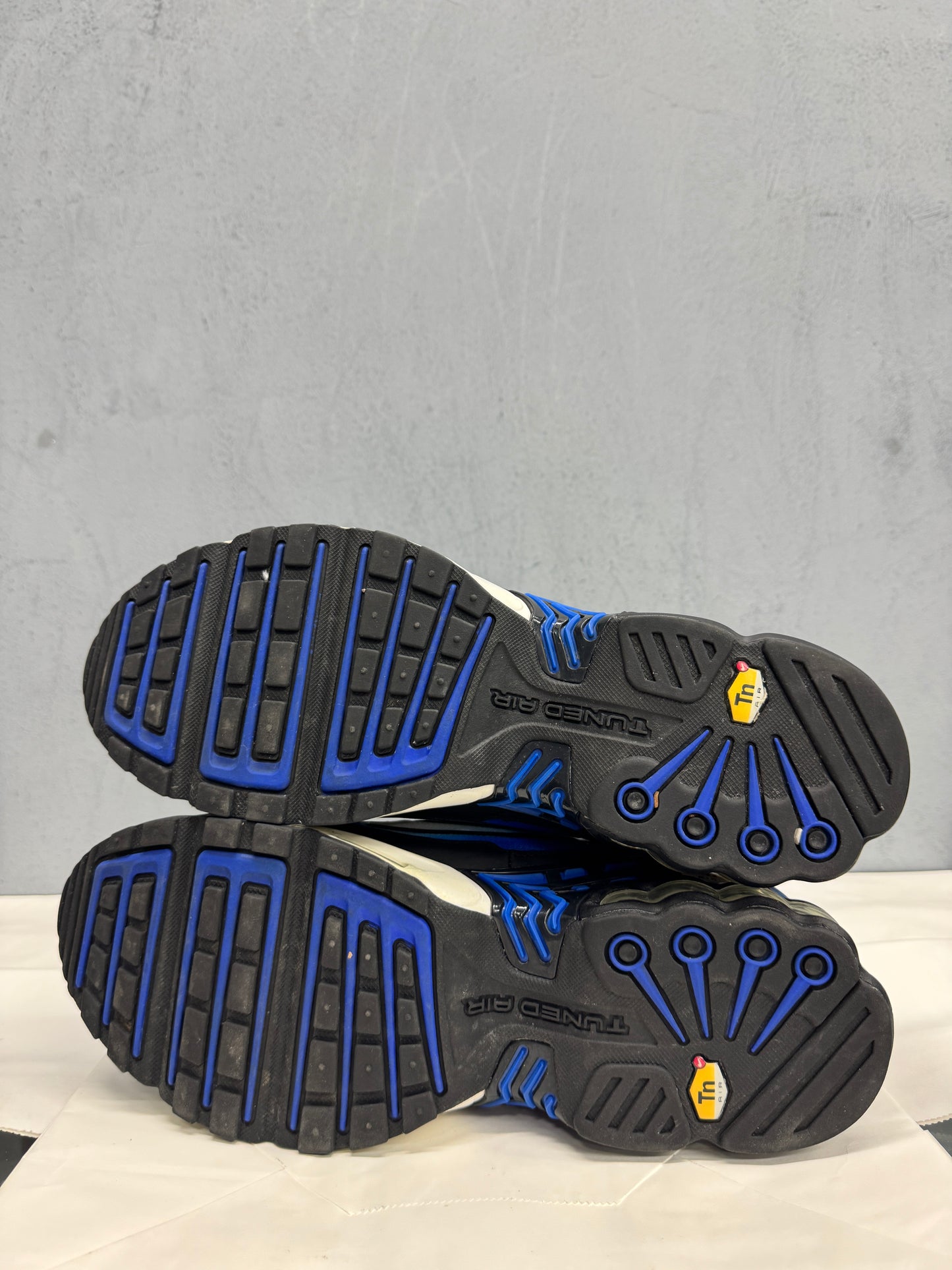 Used TN3 Blue Fade US Men's 10 - Women's 11.5