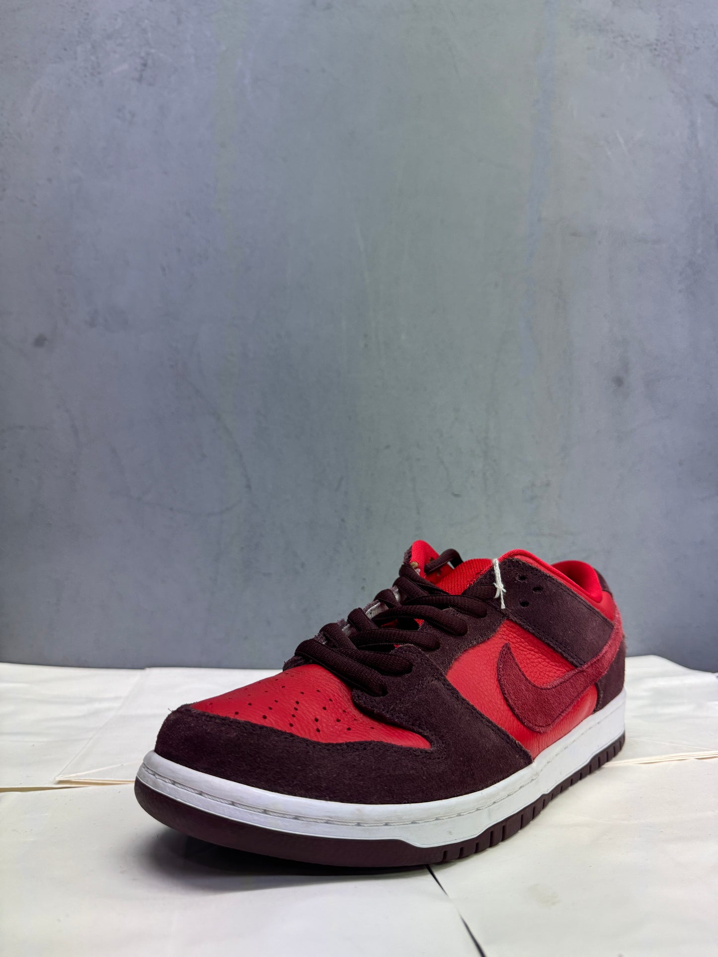 Used Dunk SB Low Cherry US Men's 11 - Women's 12.5