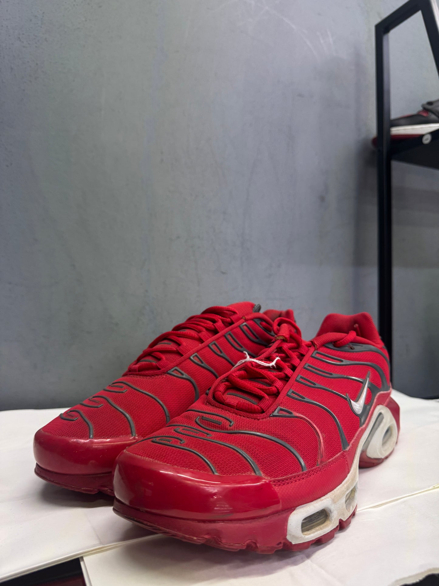 Used TN Red Pure Platinum US Men's 10.5 - Women's 12