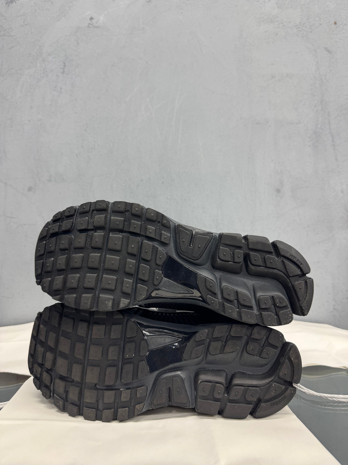 Used Air Zoom Vomero 5 Black Anthracite