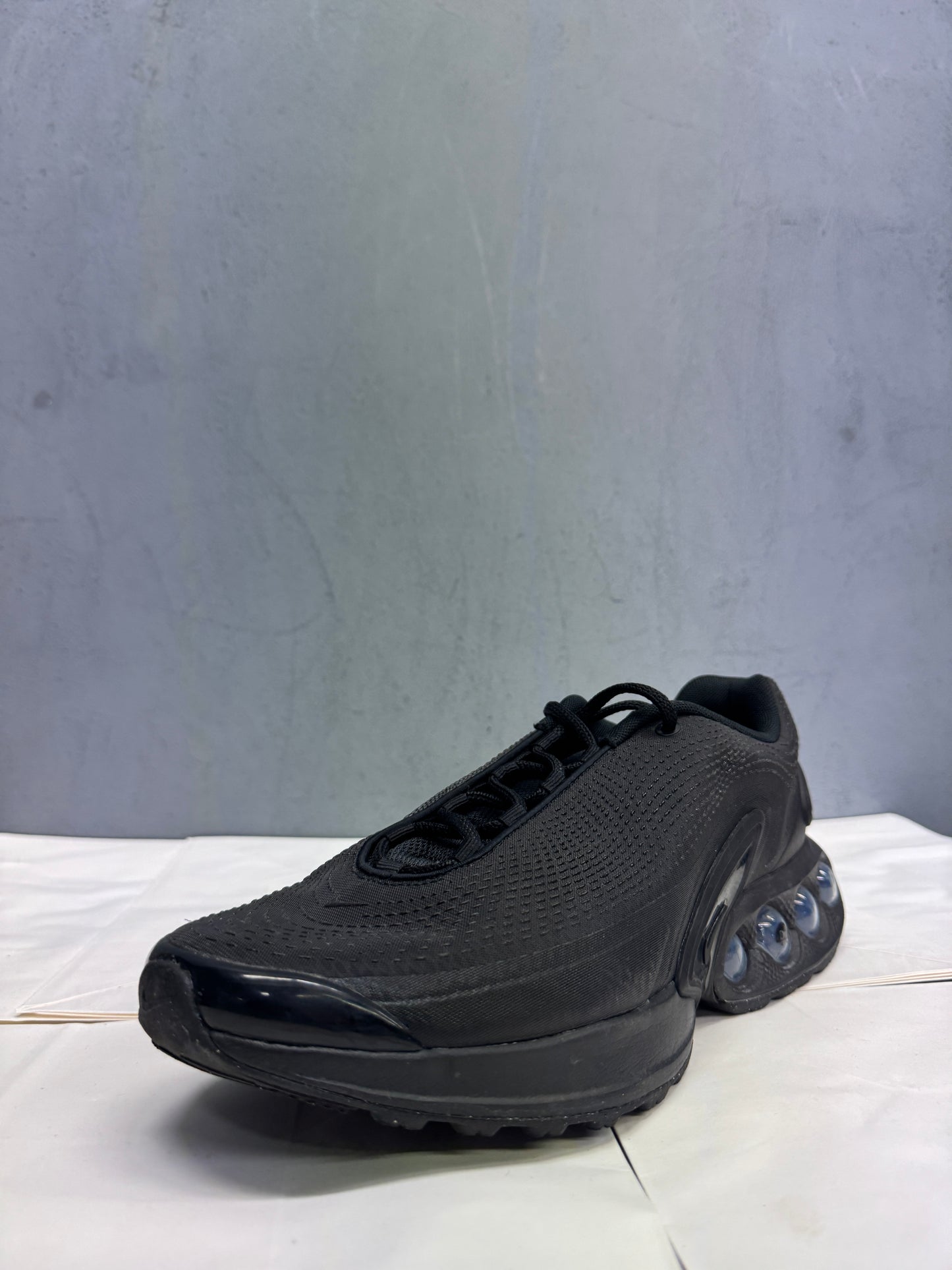 Used Air Max DN Black US Men's 11 - Women's 12.5