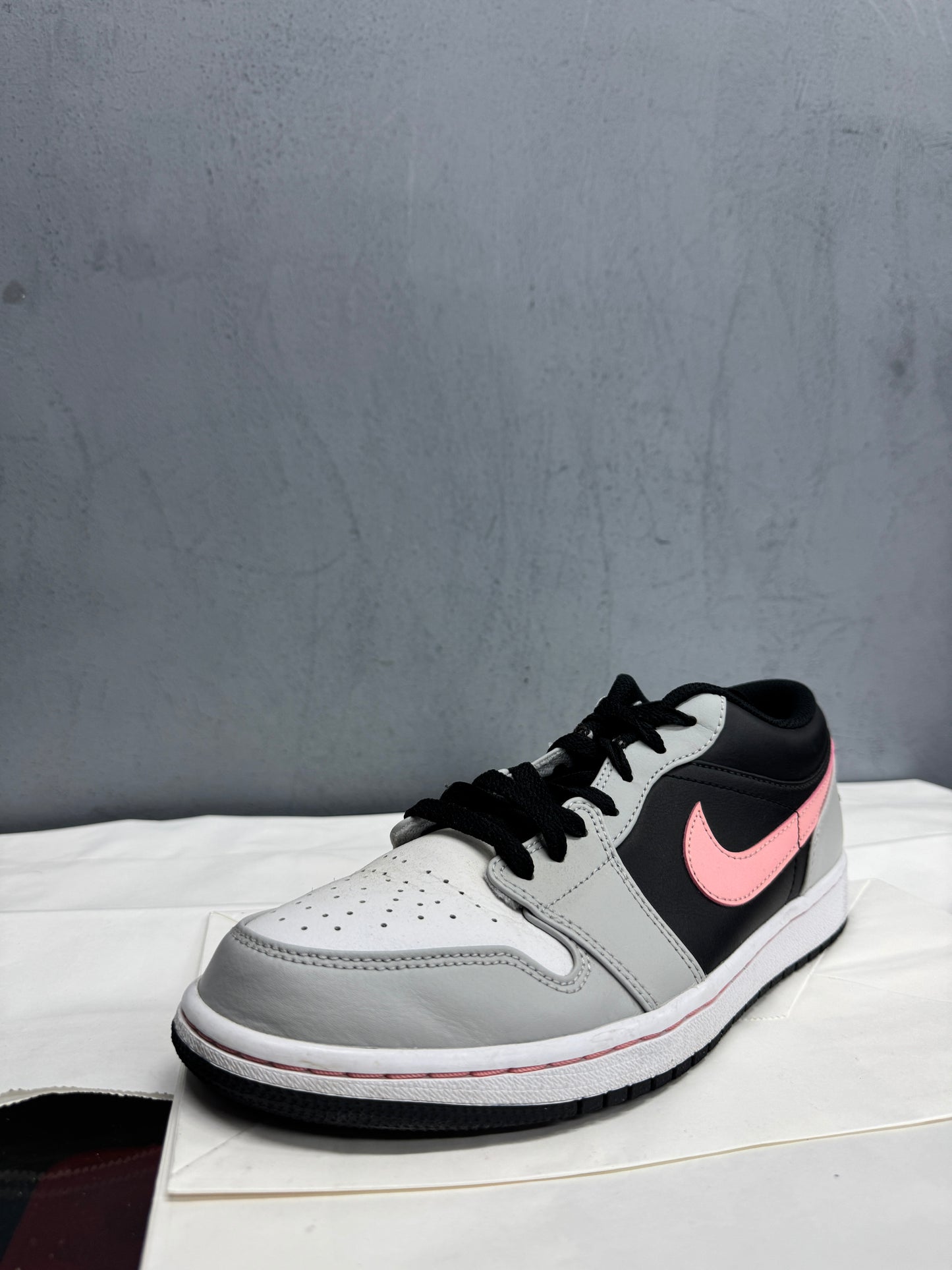 Used Jordan 1 Low Shadow Pink Women's 9 - Men's 7.5