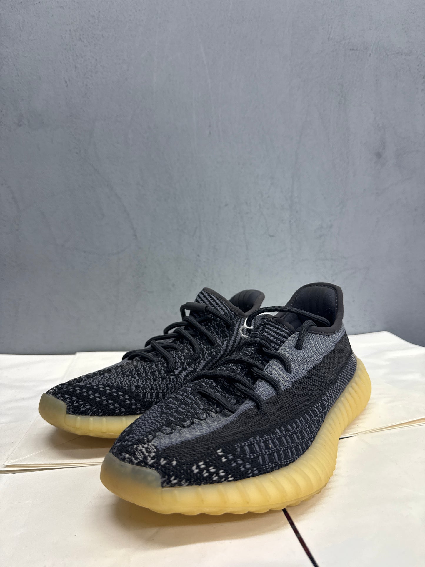 Used Yeezy 350 Carbon US Men's 7 - Women's 8.5