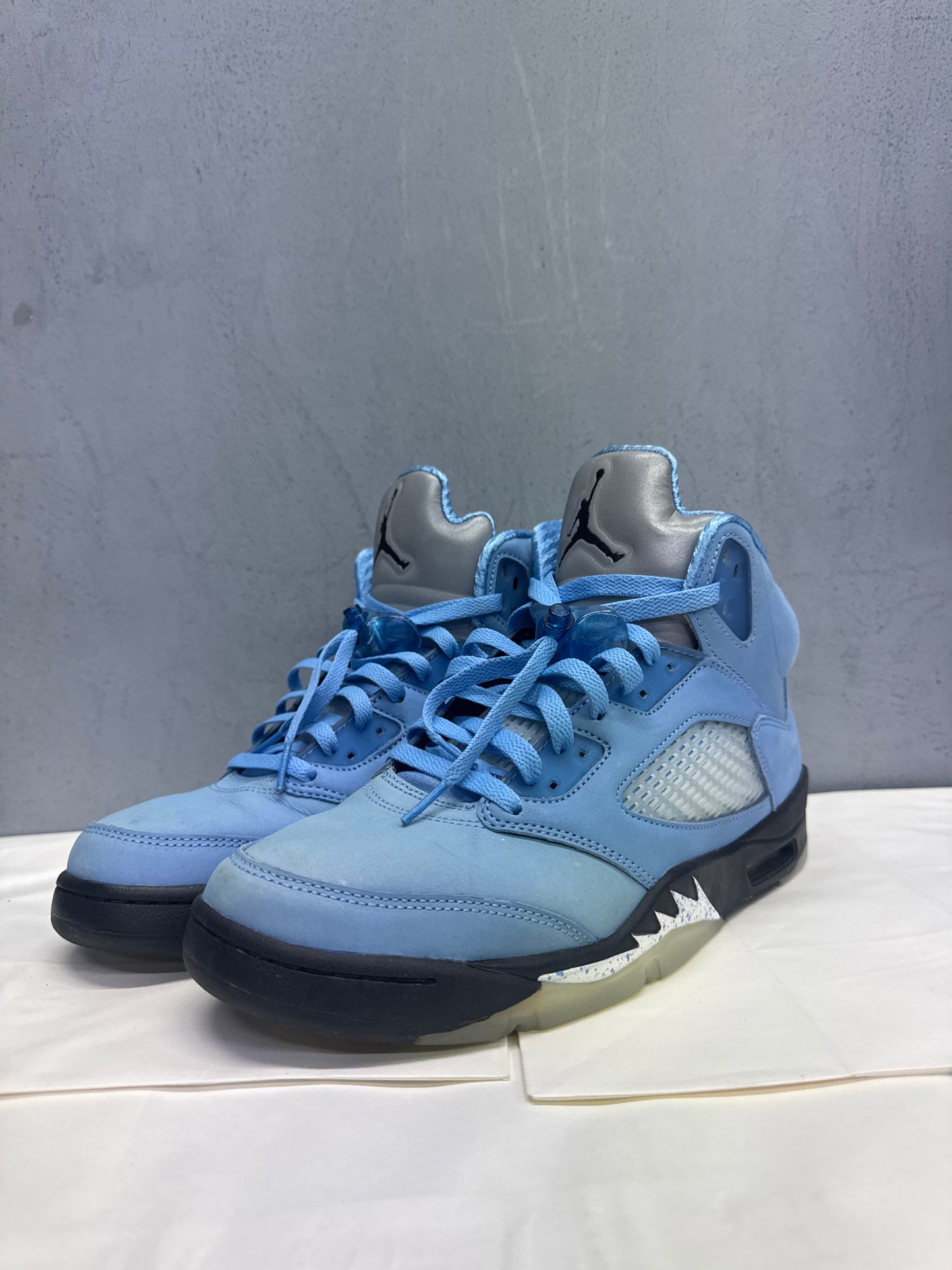 Used Jordan 5 Retro UNC University Blue mens-10-womens-11-5