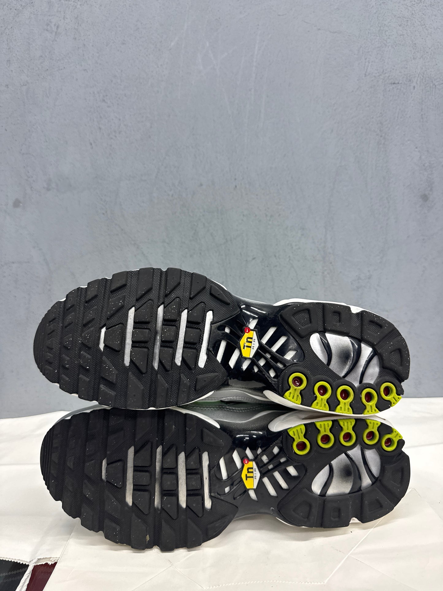 Used TN Cyber Glacier Blue Gradient Womens US Women's 12 - Men's 10.5