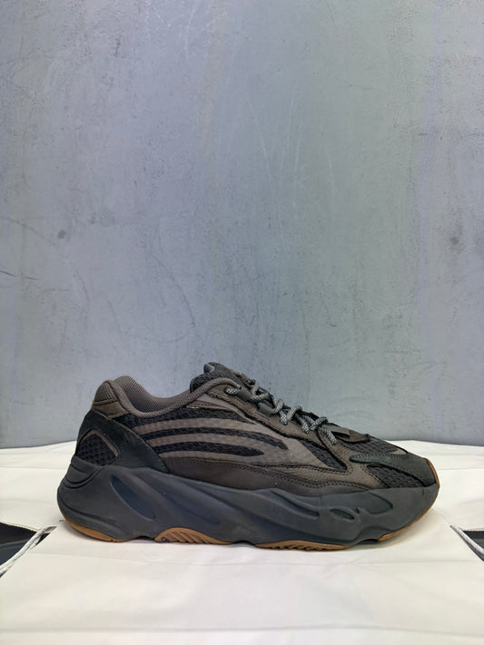 Used Yeezy 700 Dark Grey US Men's 11 - Women's 12.5