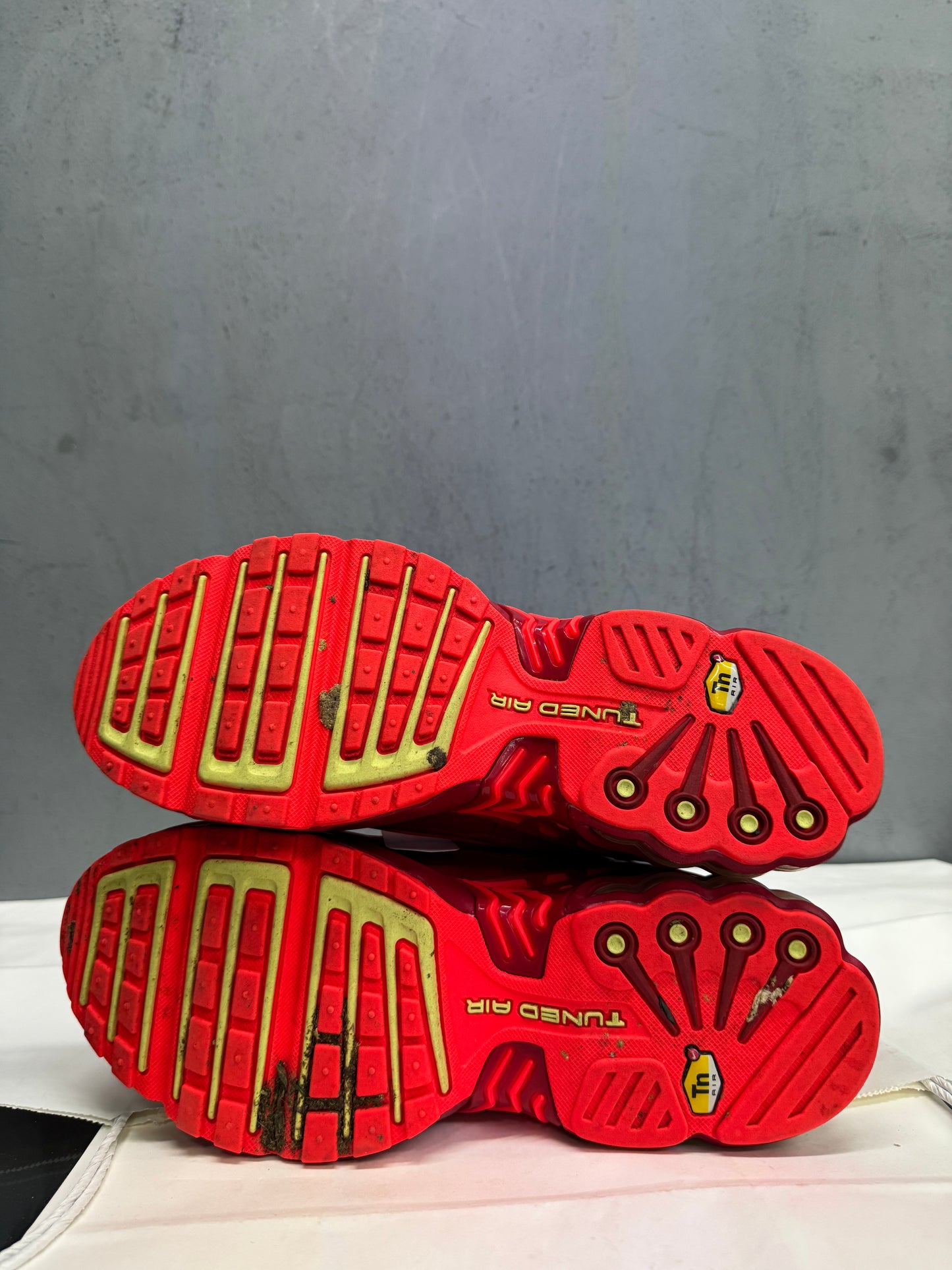 Used TN 3 Iron Man US Men's 8.5 - Women's 10