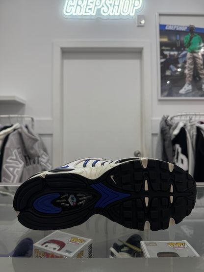 Used Tailwind 4 White Blue Black 45756