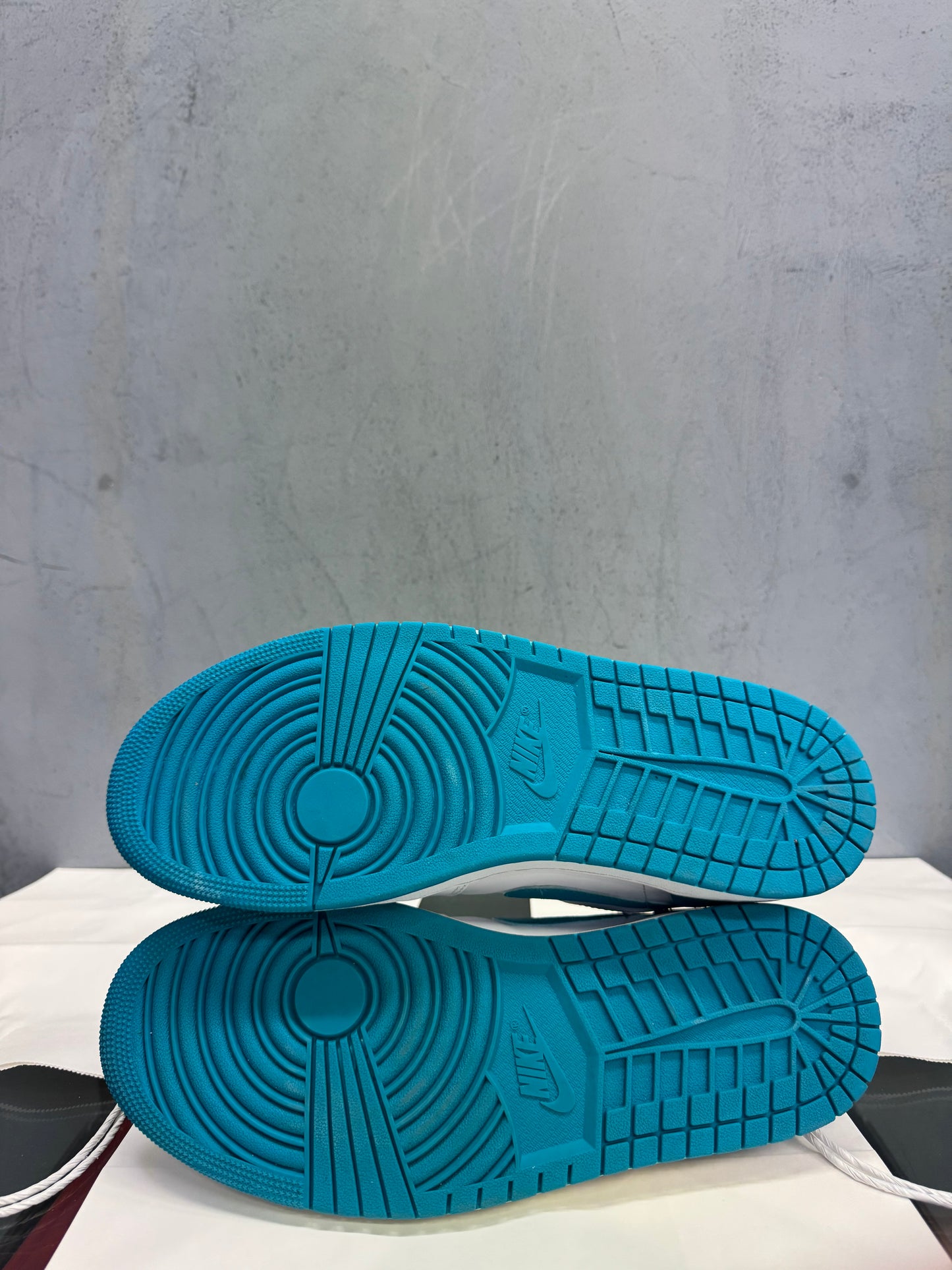 Used Jordan 1 Low Aquatone Multiple Sizes