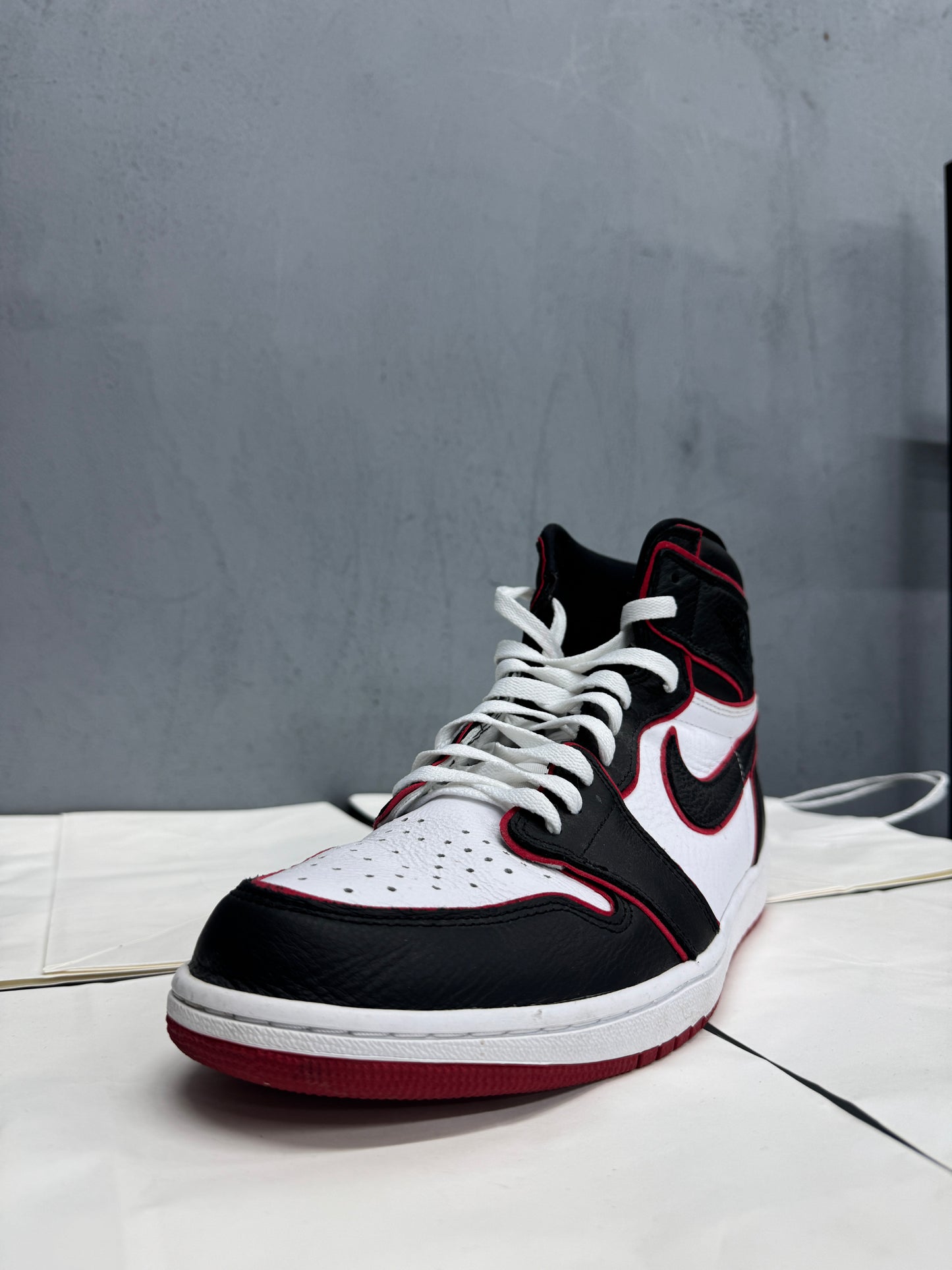 Used Jordan 1 Retro High OG Bloodline Multiple Sizes